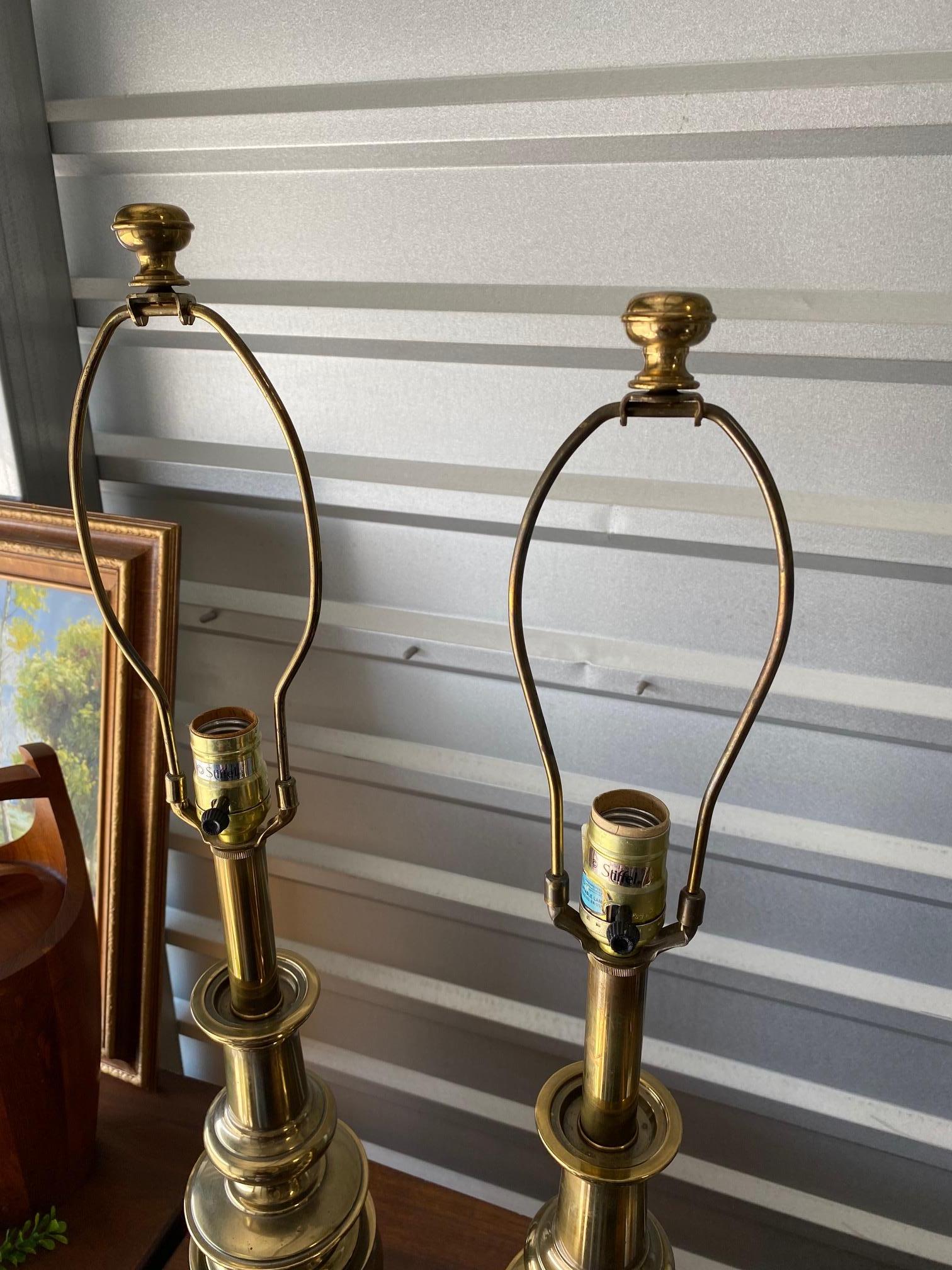 Pair of Traditional Vintage Brass Gold Table Lamps by Stiffel In Good Condition In Spring Valley, CA