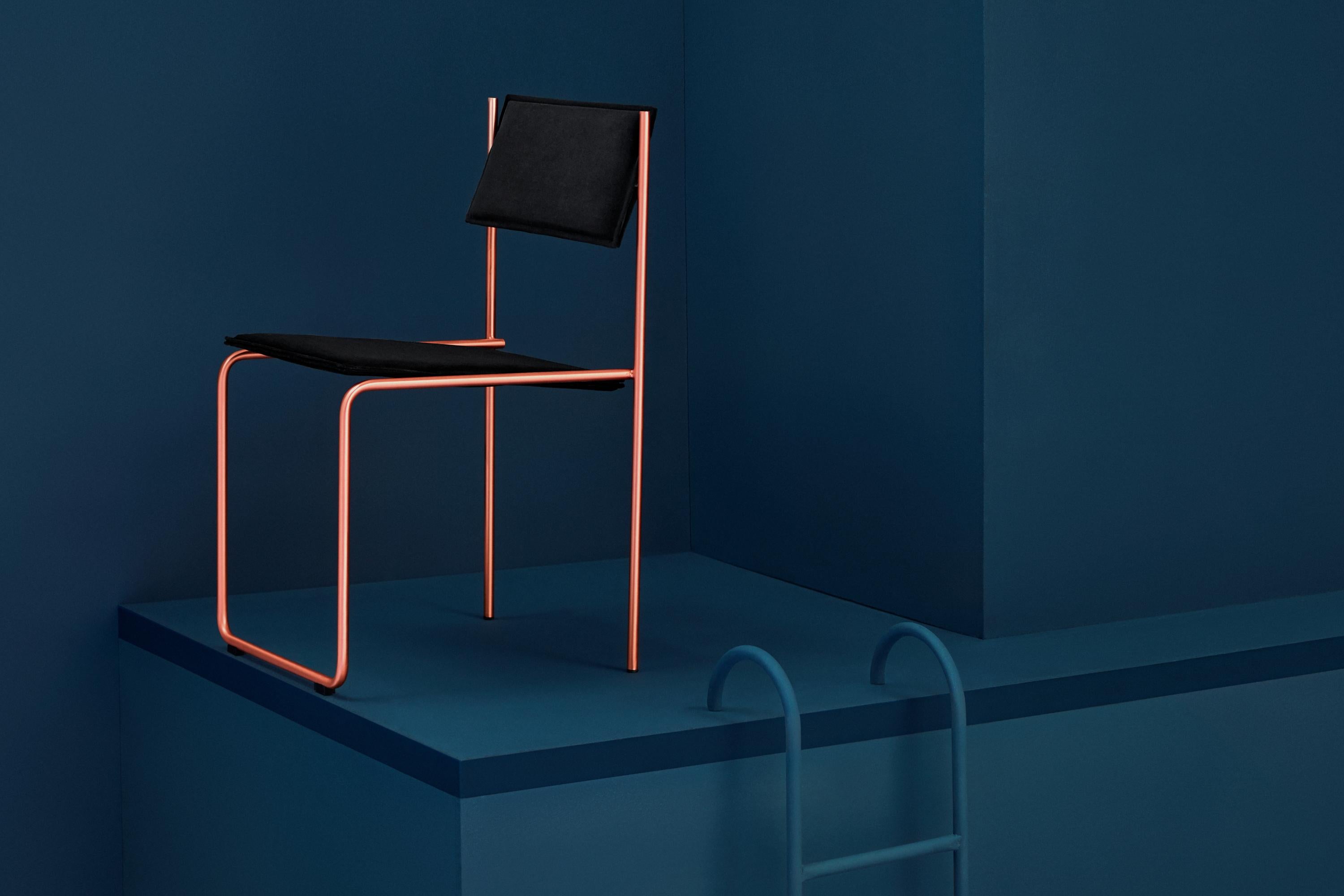 Post-Modern Pair of Trampolín Chair, Black & Copper by Pepe Albargues For Sale