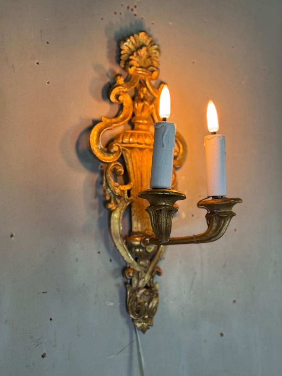 Francese Coppia di applique in legno dorato in stile di transizione, circa 1900 in vendita