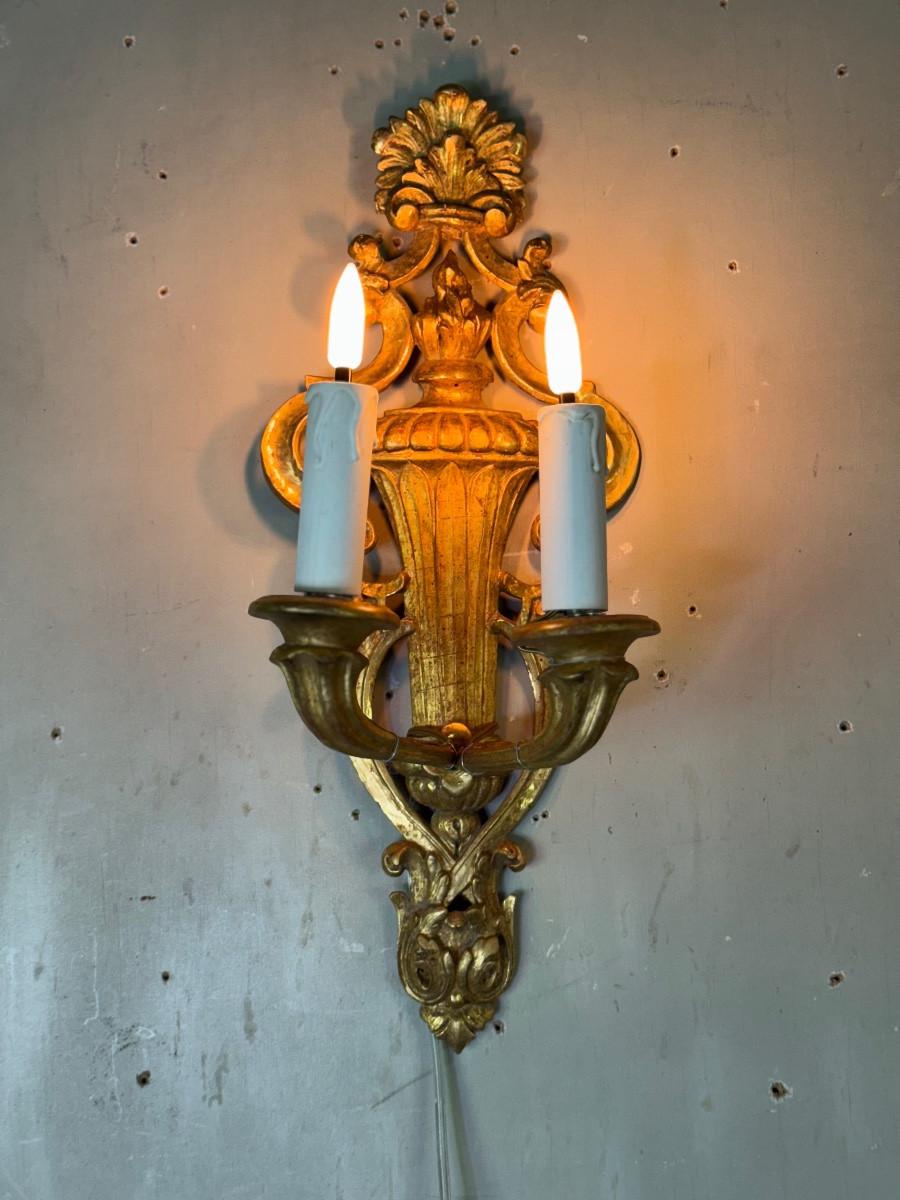 Coppia di applique in legno dorato in stile di transizione, circa 1900 In condizioni ottime in vendita a Honnelles, WHT