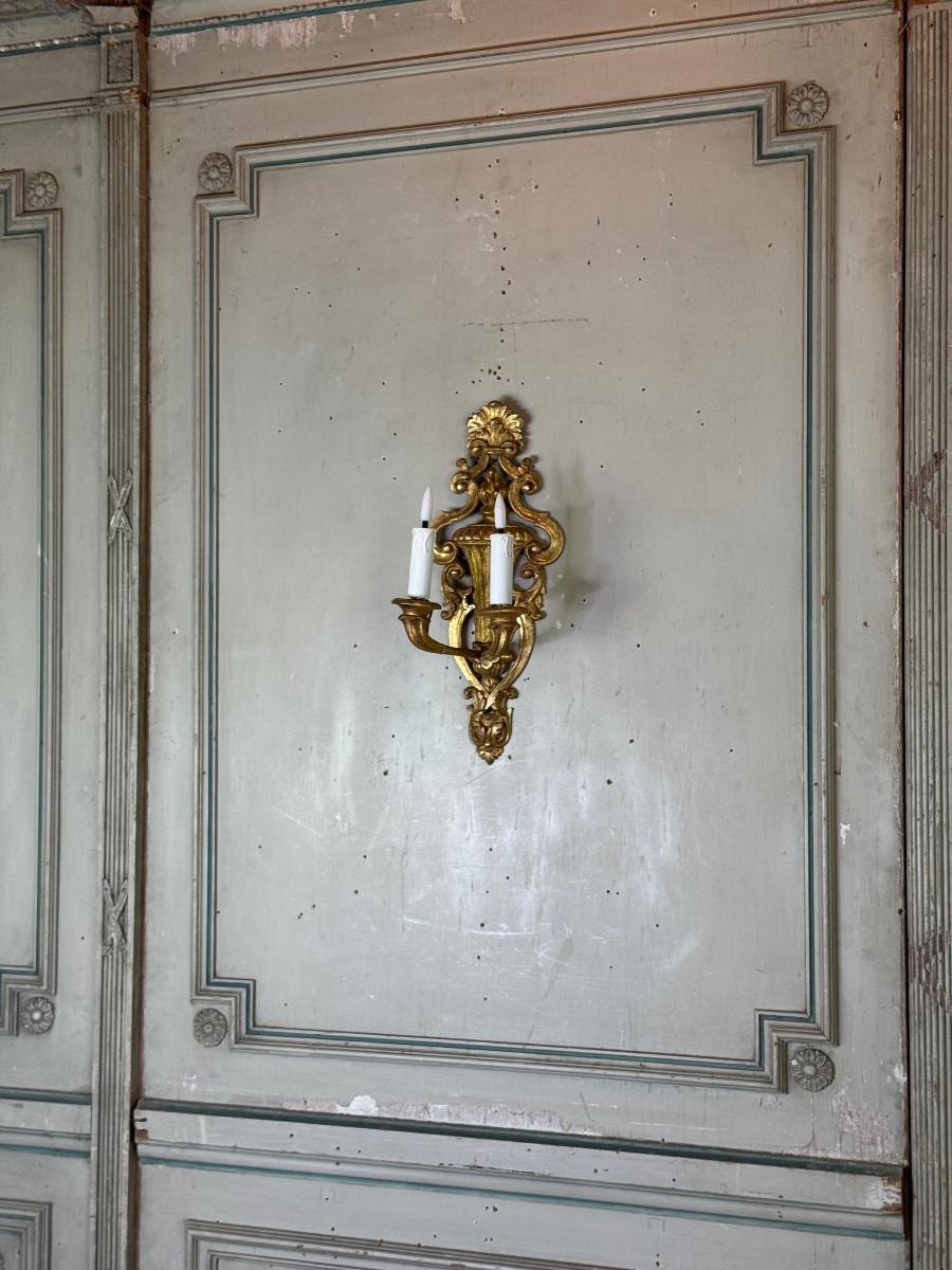Fino al XVIII secolo Coppia di applique in legno dorato in stile di transizione, circa 1900 in vendita