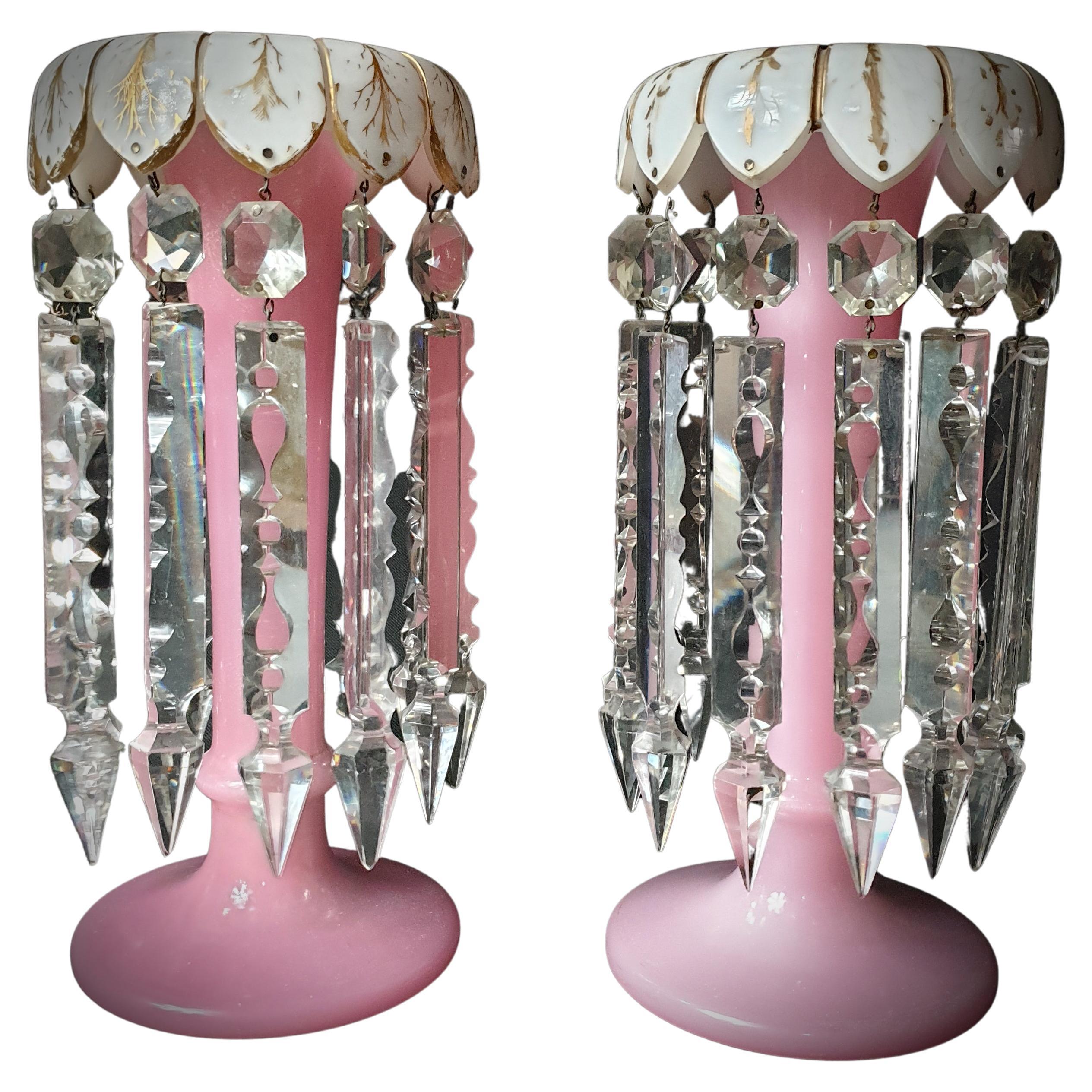 Ein Paar durchscheinende rosa und weiße Opalglaslüster aus dem späten 19. Jahrhundert