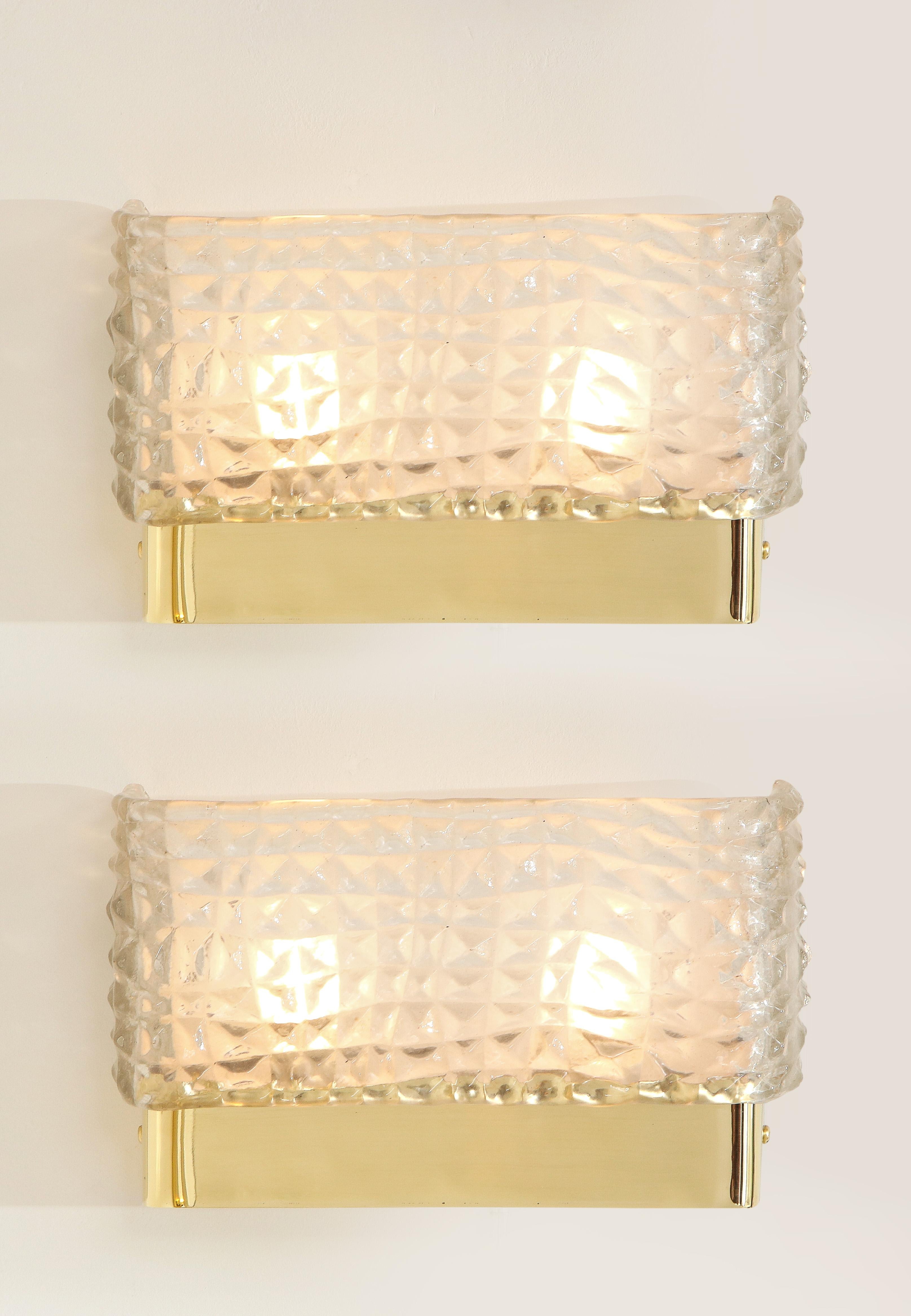 Pair of Rectangular Clear Textured Murano Glass and Brass Sconces, Italy In New Condition For Sale In New York, NY