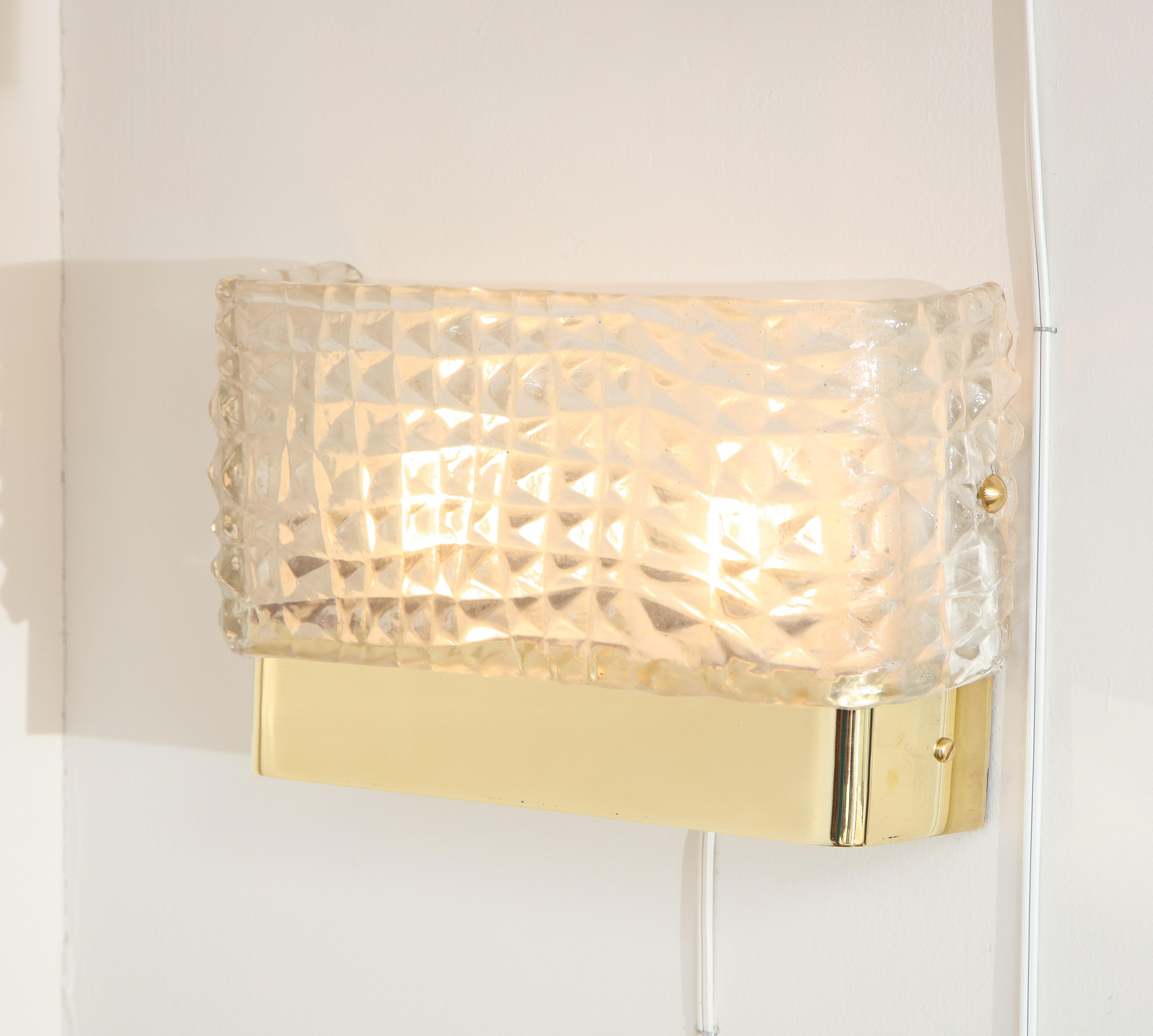 Pair of Rectangular Clear Textured Murano Glass and Brass Sconces, Italy For Sale 1