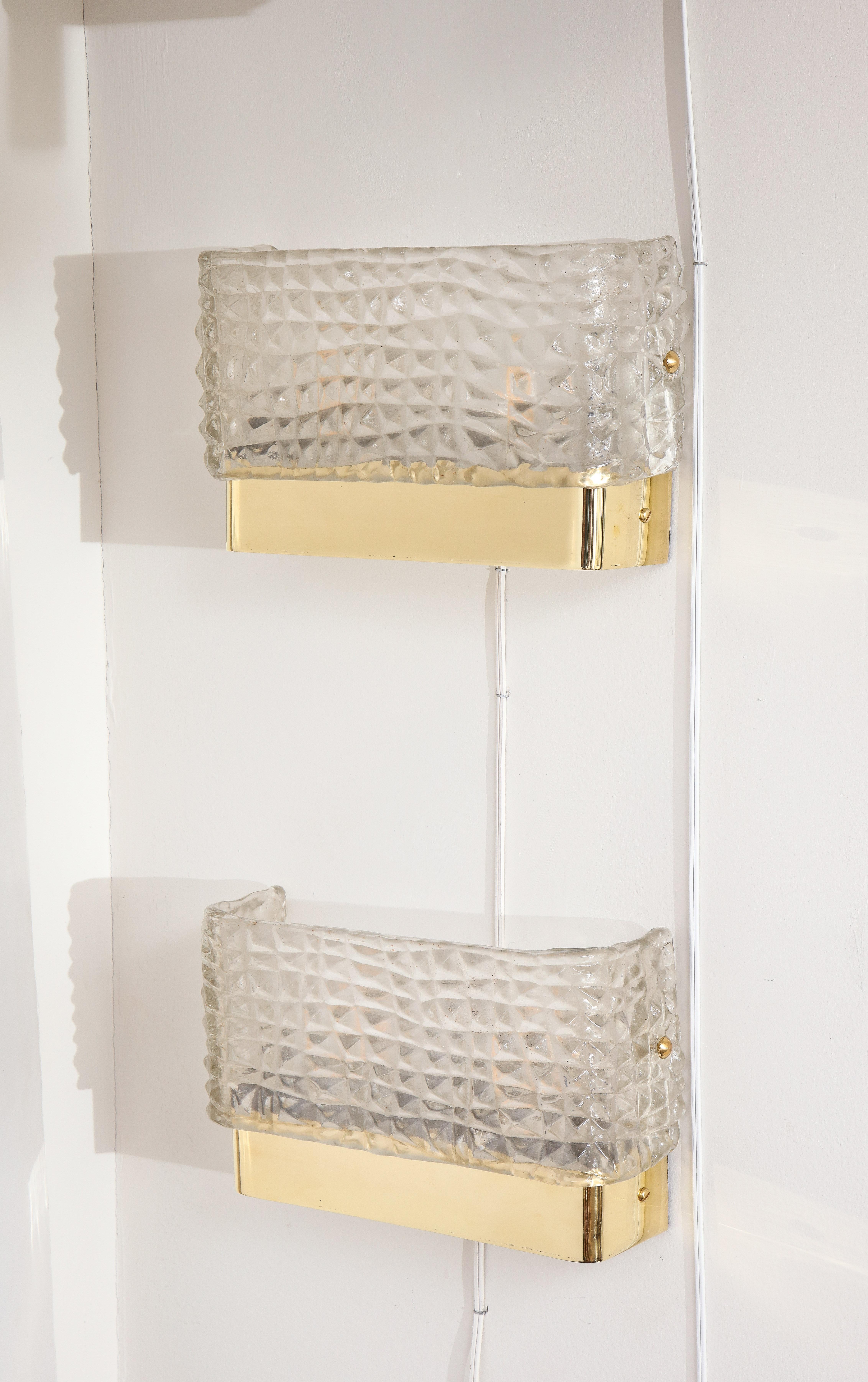 Pair of Rectangular Clear Textured Murano Glass and Brass Sconces, Italy For Sale 2