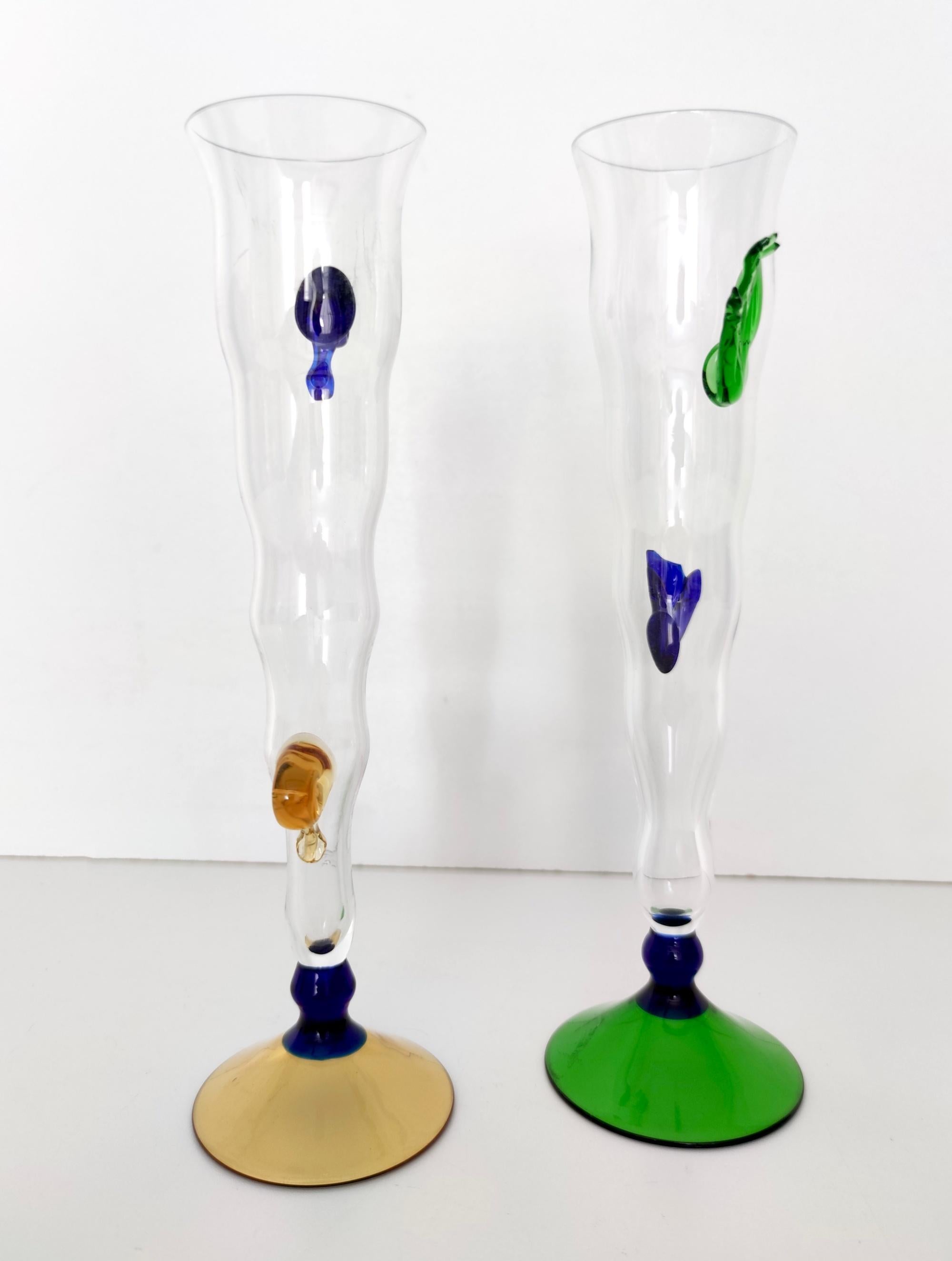 Pair of Transparent Murano Glass Flutes with Colored Details, Italy, 1980s In Excellent Condition For Sale In Bresso, Lombardy