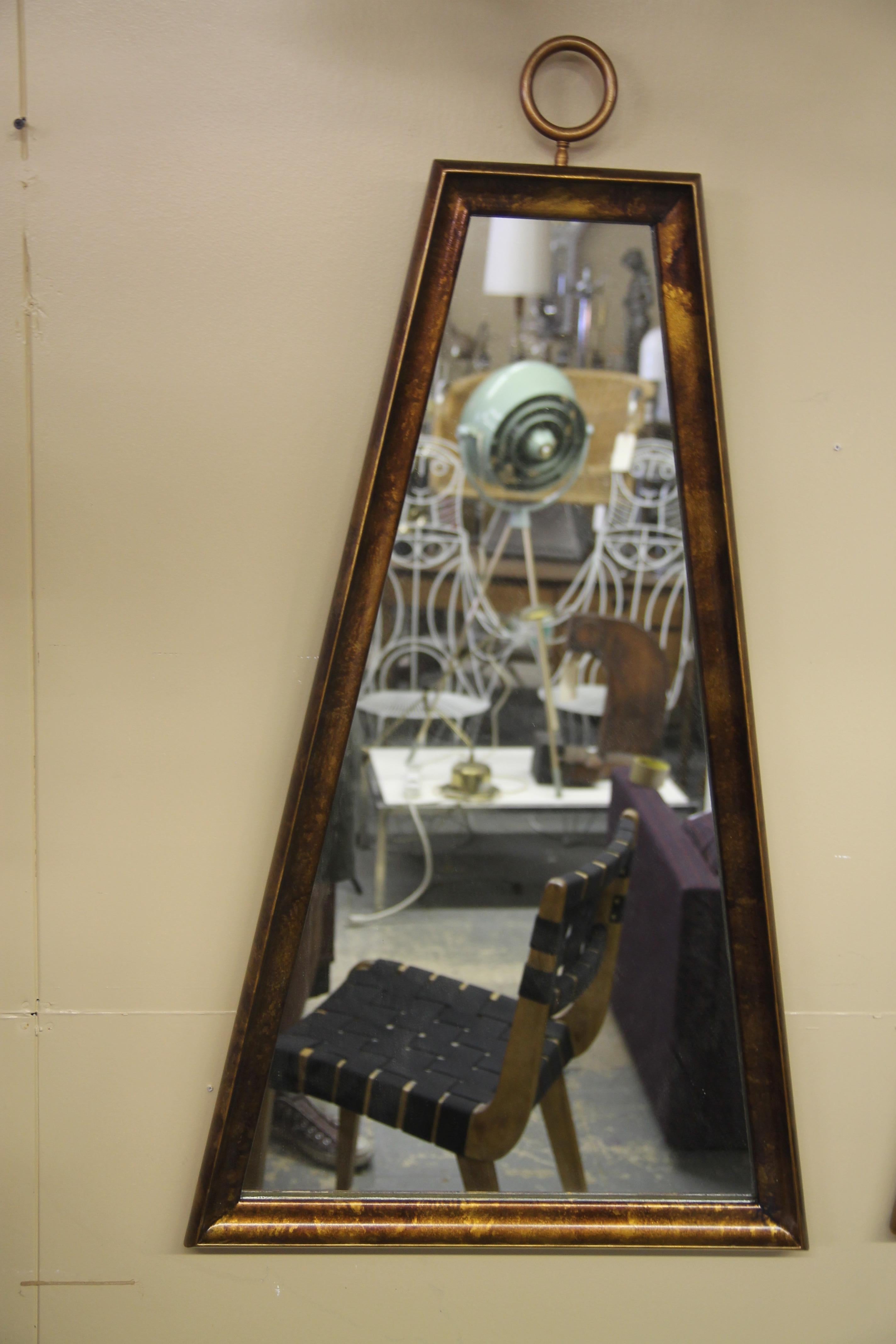 Paar trapezförmiger Rahmenspiegel im Stil von Tommi Parzinger (Moderne der Mitte des Jahrhunderts) im Angebot