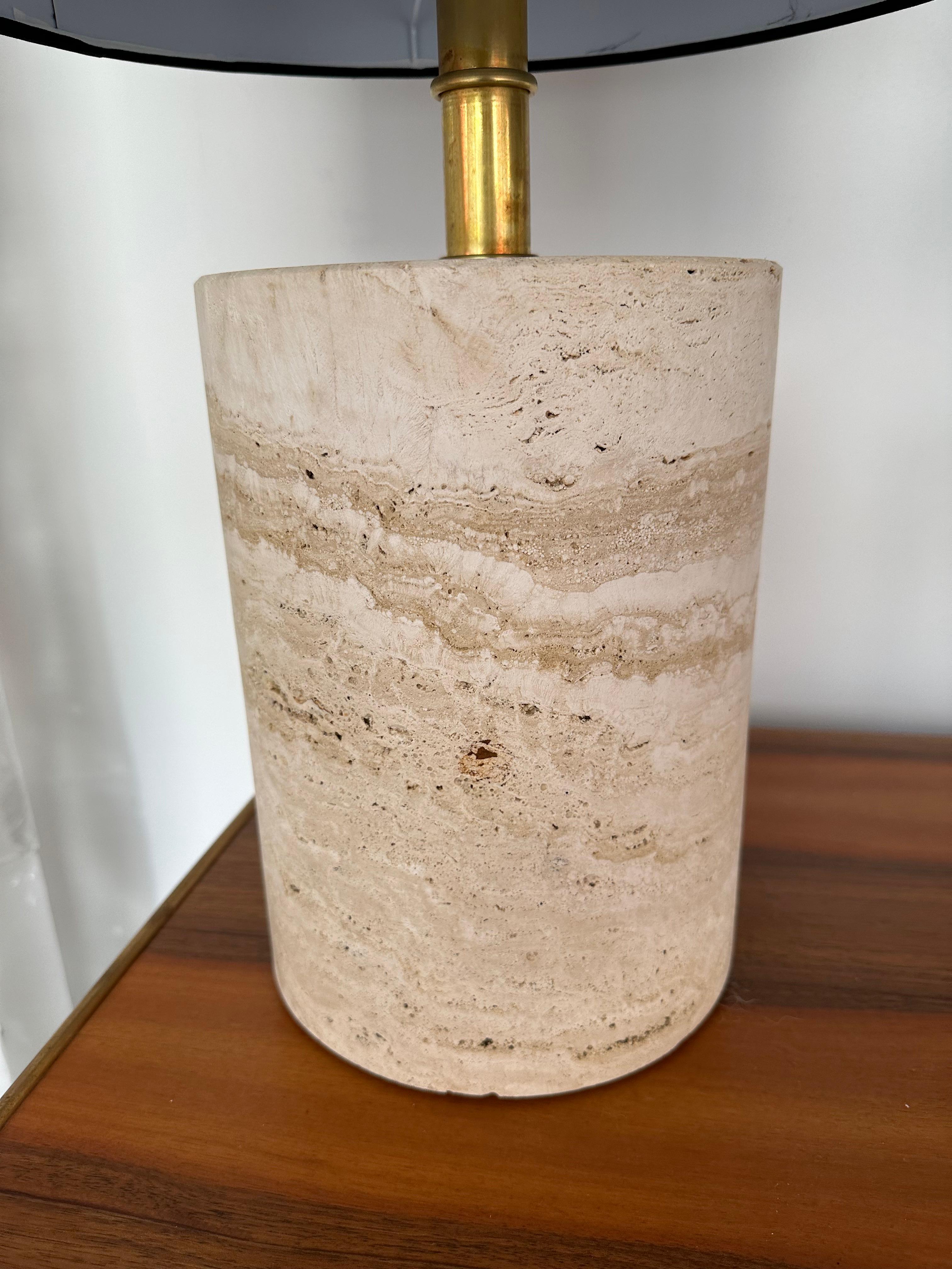 Italian Contemporary Pair of Travertine and Brass Lamps For Sale