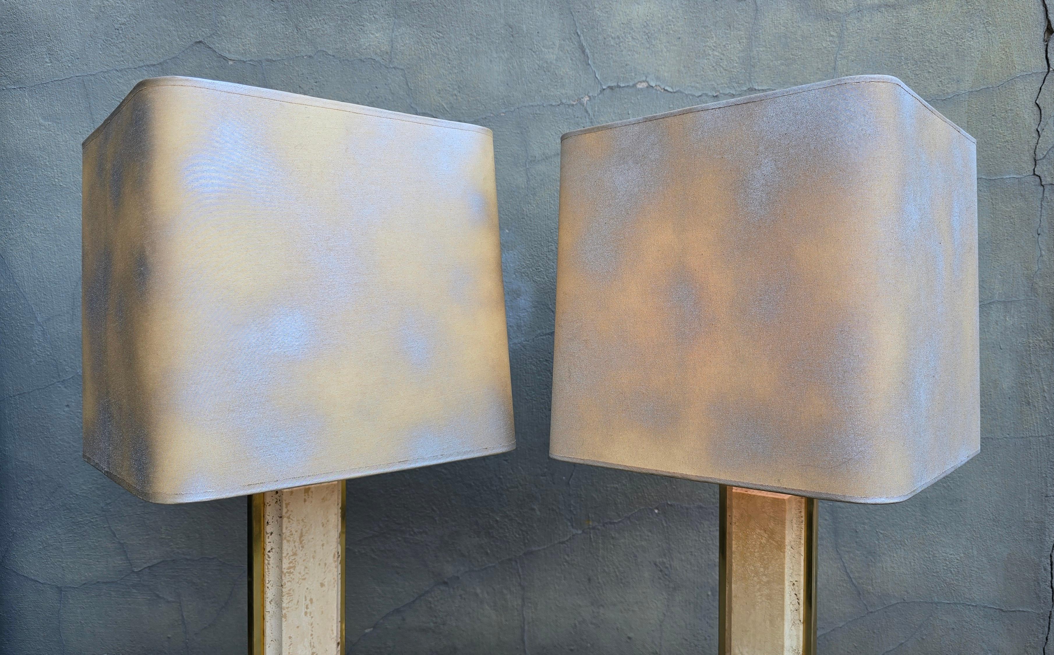 Paire de lampes en travertin et laiton avec abat-jour carré - Italie, vers 1970 en vente 5