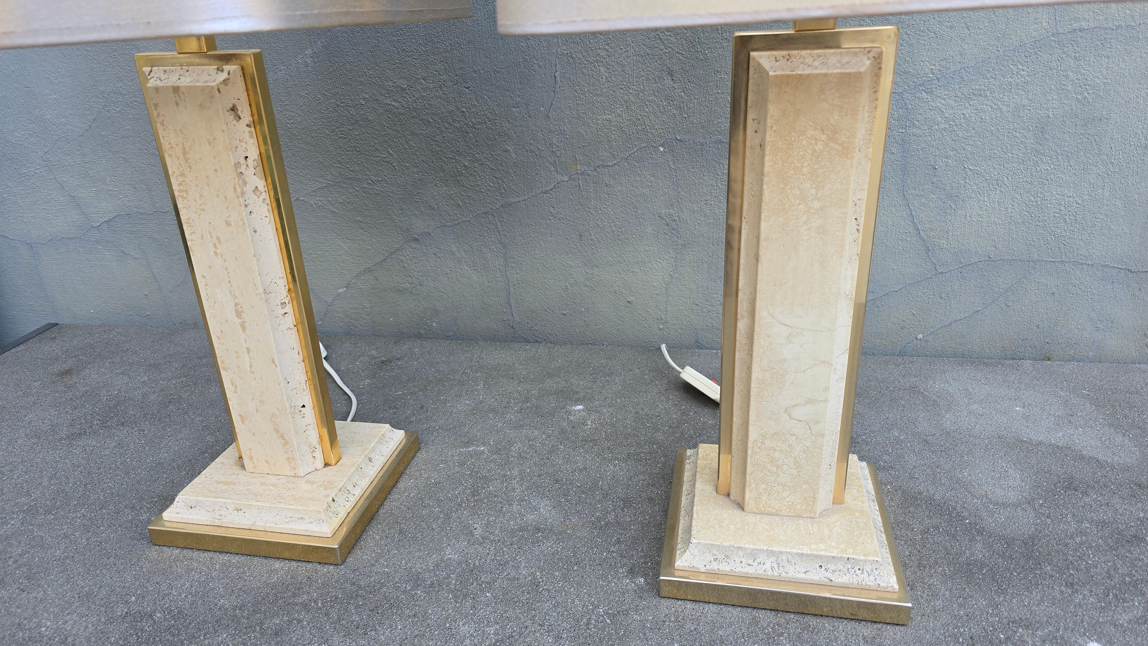 Paire de lampes en travertin et laiton avec abat-jour carré - Italie, vers 1970 en vente 2