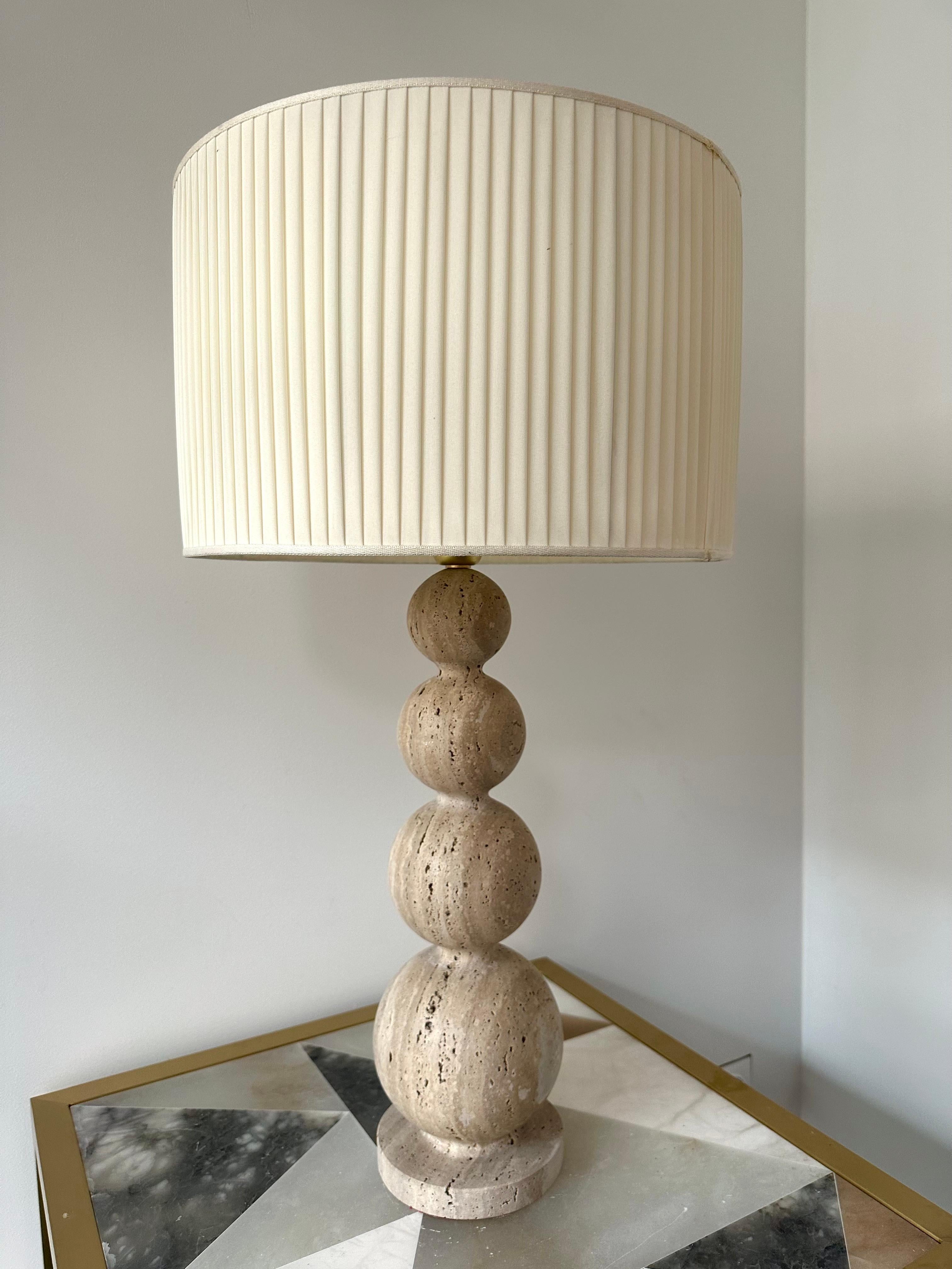 Pair of Travertine Ball Lamps In Good Condition For Sale In SAINT-OUEN, FR