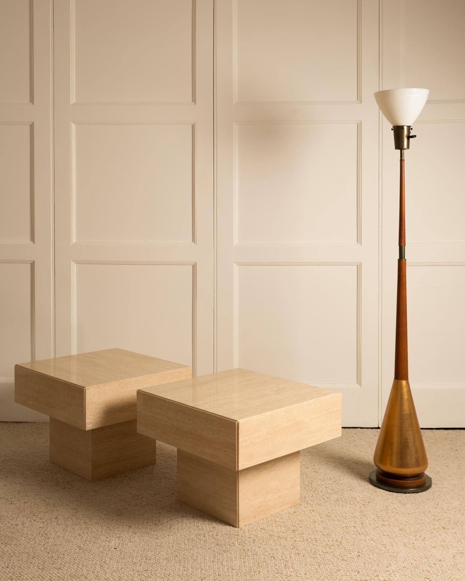 Paire de tables basses en travertin en vente 4