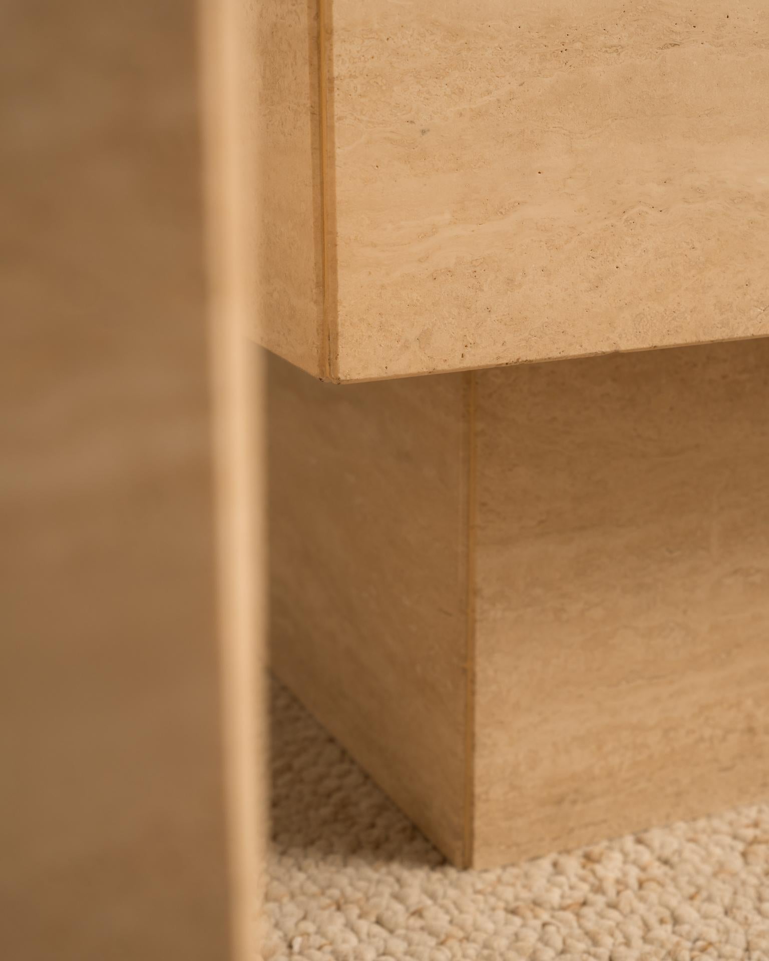 Fin du 20e siècle Paire de tables basses en travertin en vente
