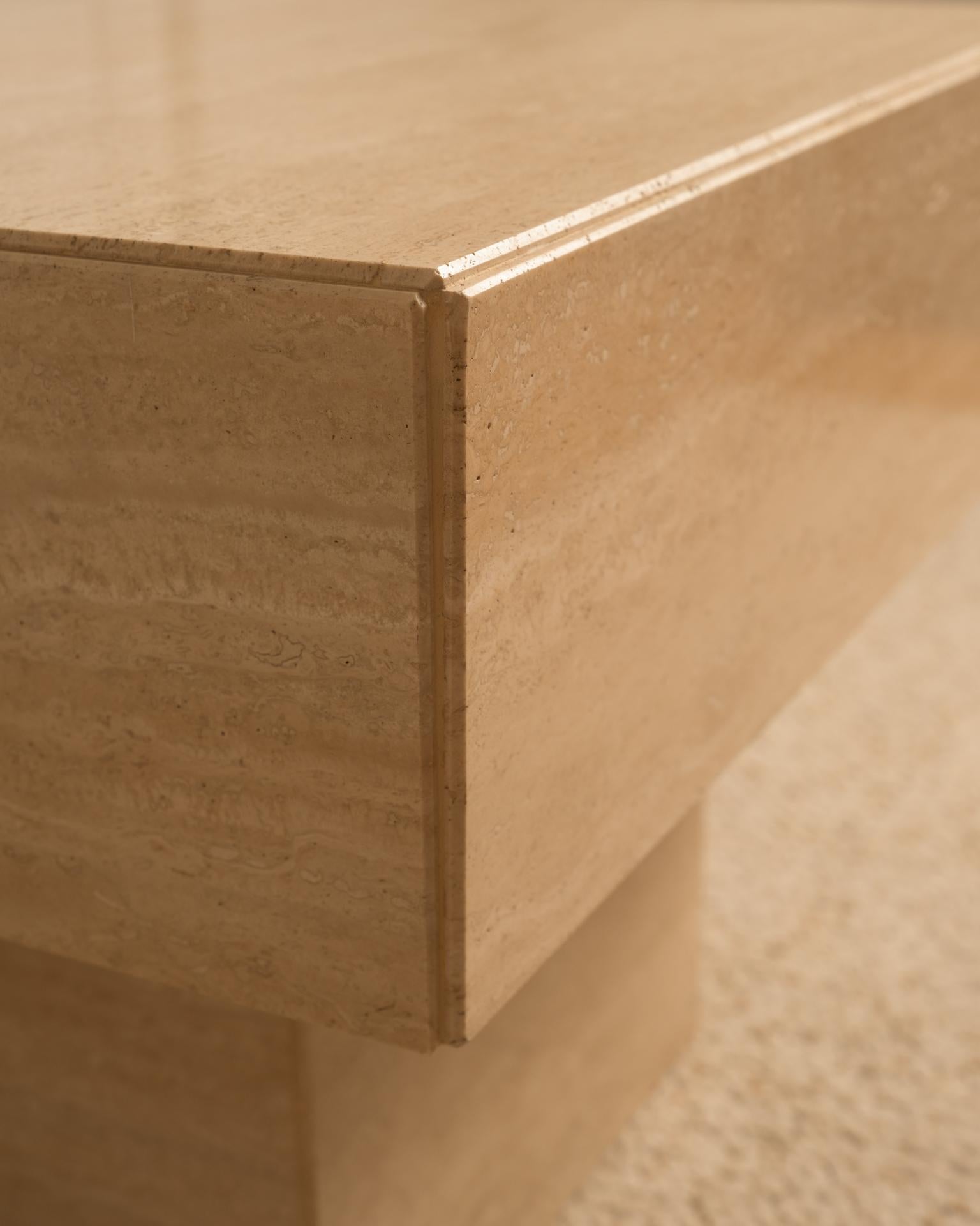 Paire de tables basses en travertin en vente 2
