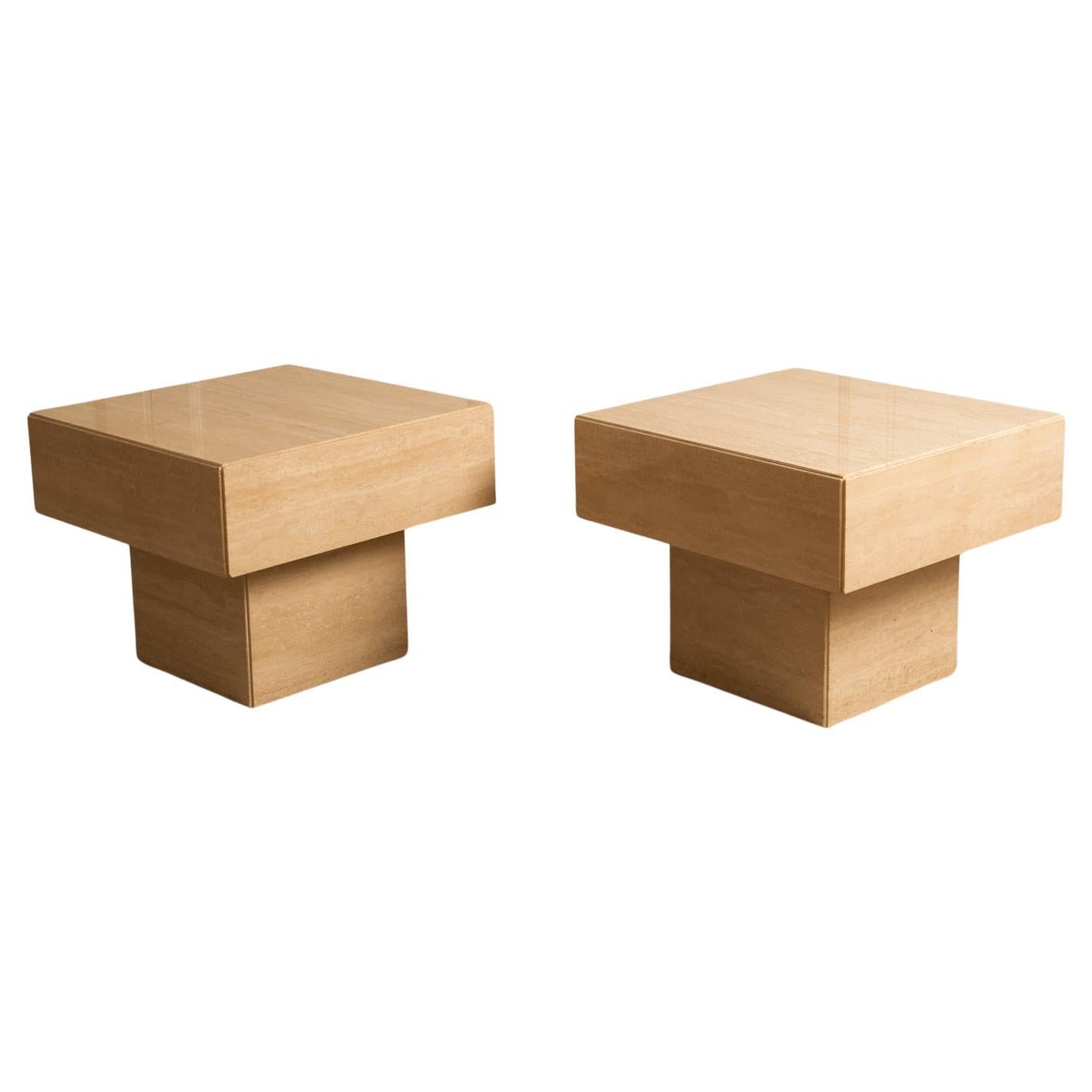 Paire de tables basses en travertin en vente