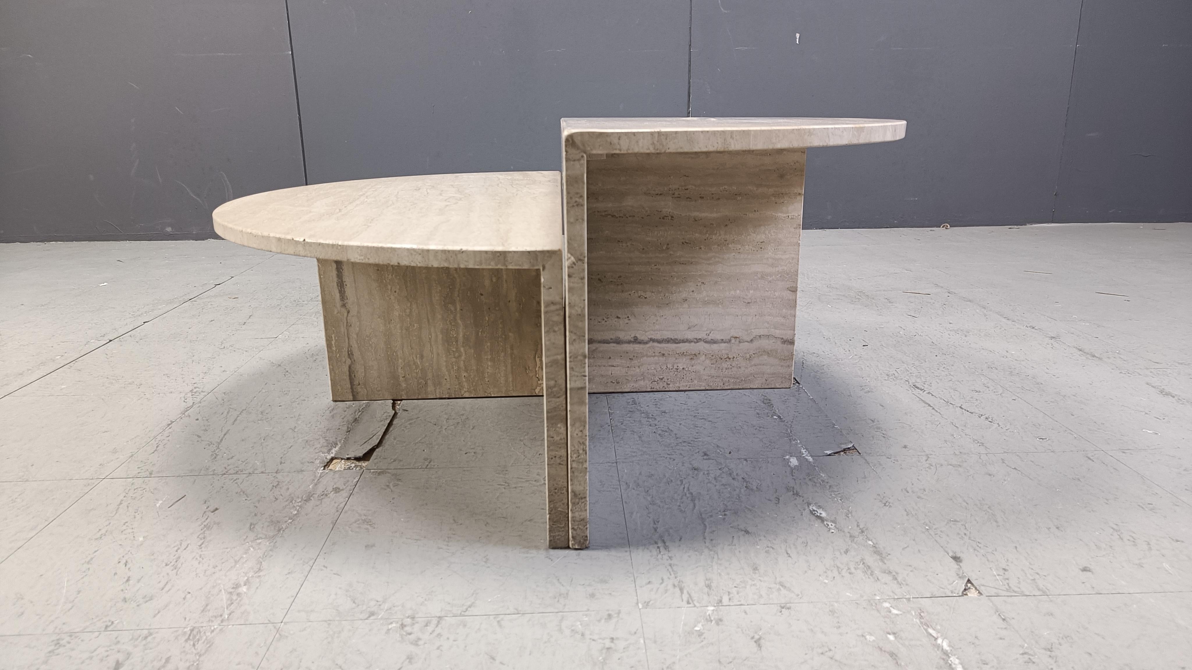 Paire de tables basses en travertin, années 1970 Bon état - En vente à Leuven, Vlaams Gewest
