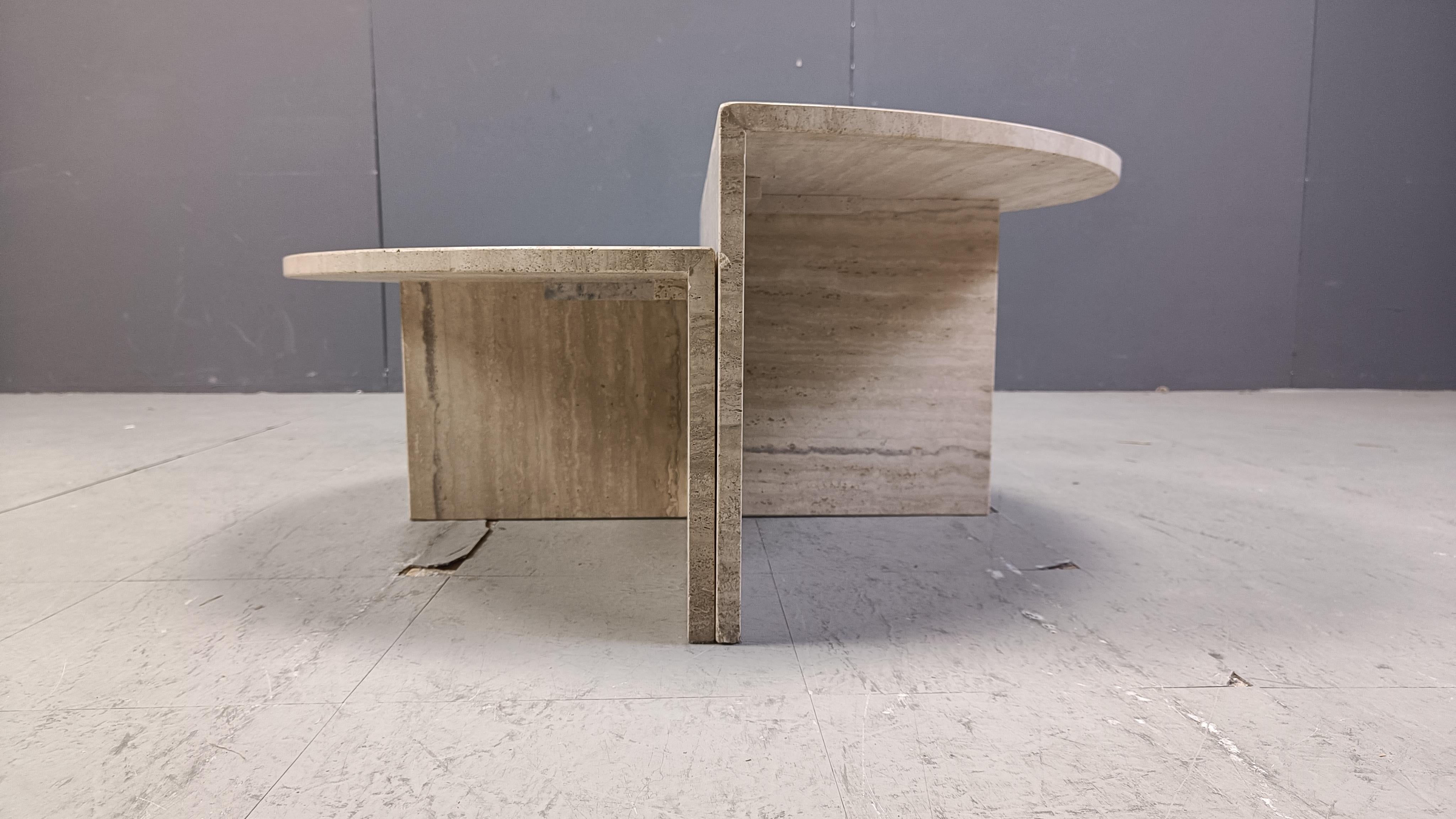 Fin du 20e siècle Paire de tables basses en travertin, années 1970 en vente