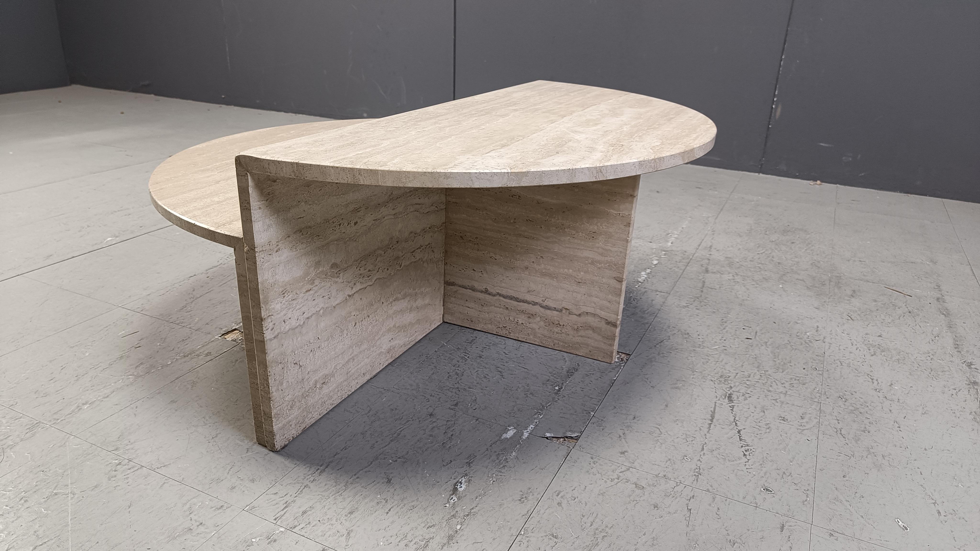 Paire de tables basses en travertin, années 1970 en vente 1