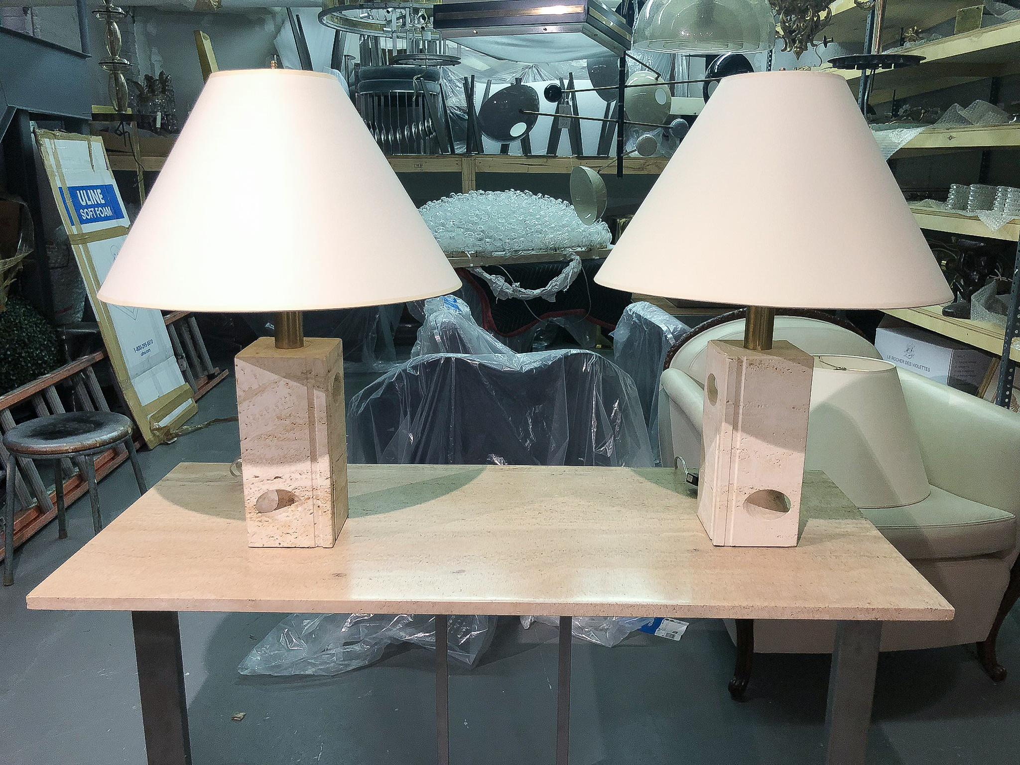 Pair of Travertine Lamps by Fratelli Manelli, Italy, 1970's  In Good Condition In New York, NY