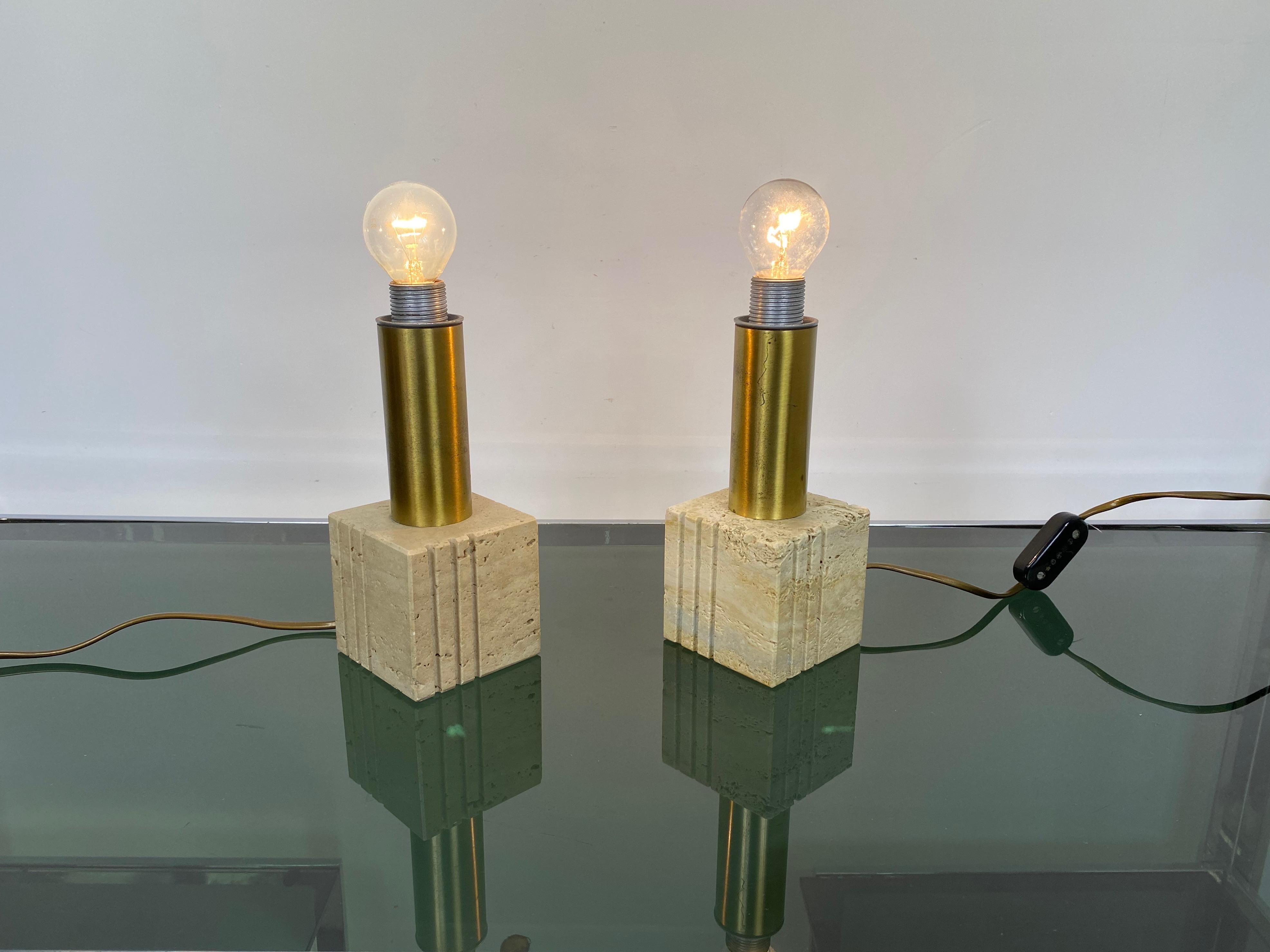 Pair of Travertine Marble and Brass Table Lamp by Fratelli Mannelli Italy 1970s For Sale 3