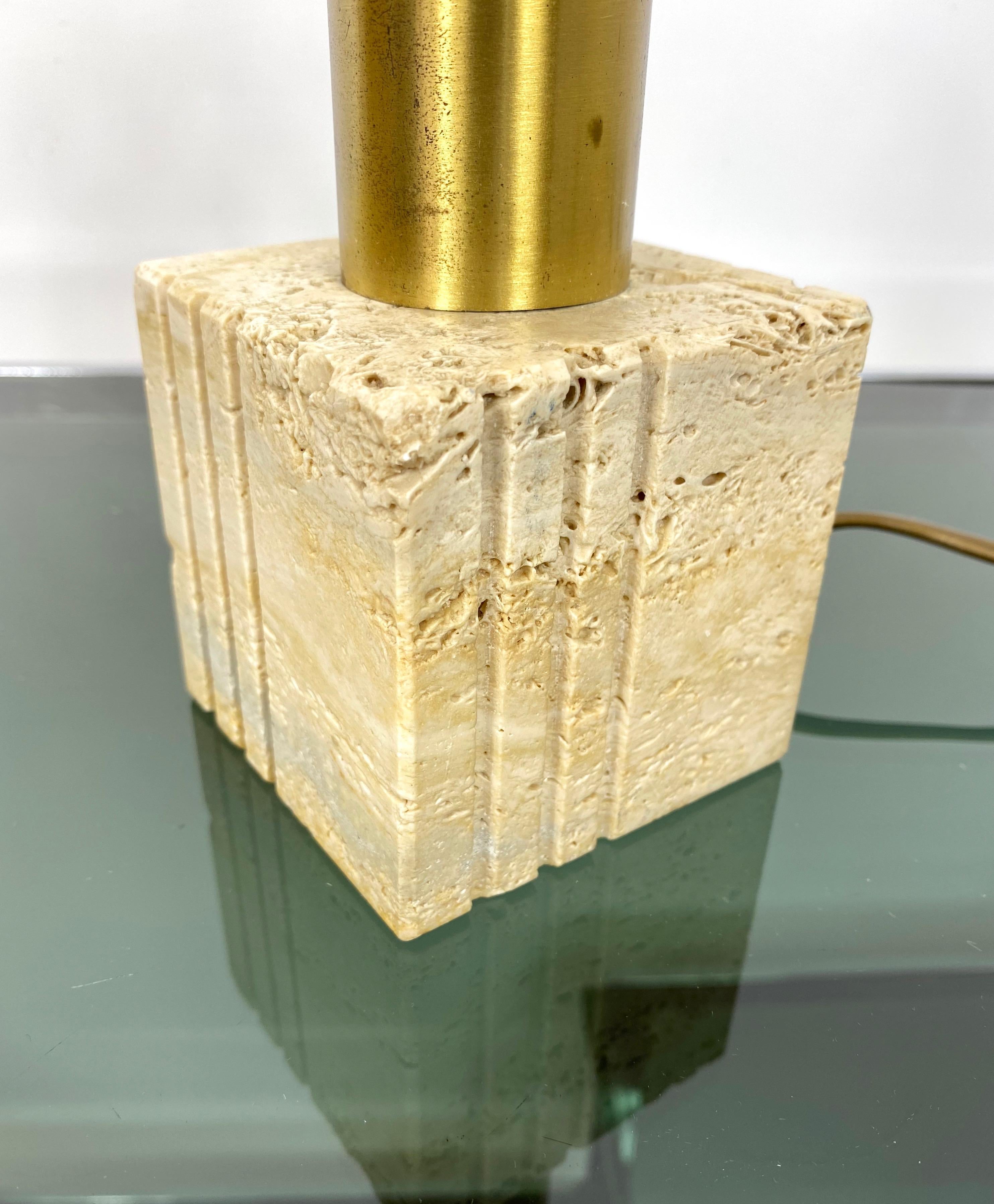 Mid-Century Modern Pair of Travertine Marble and Brass Table Lamp by Fratelli Mannelli Italy 1970s For Sale