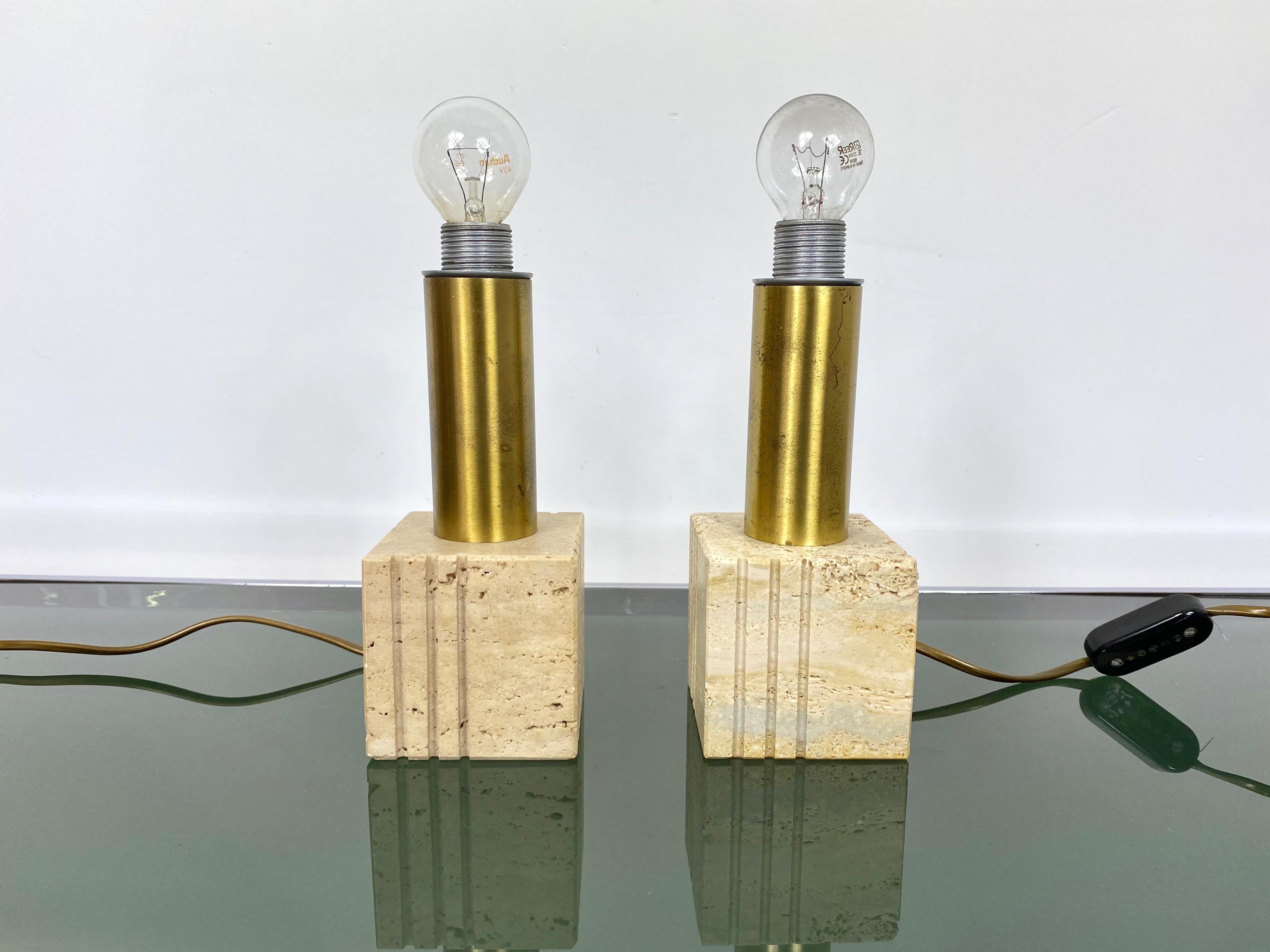 Italian Pair of Travertine Marble and Brass Table Lamp by Fratelli Mannelli Italy 1970s For Sale