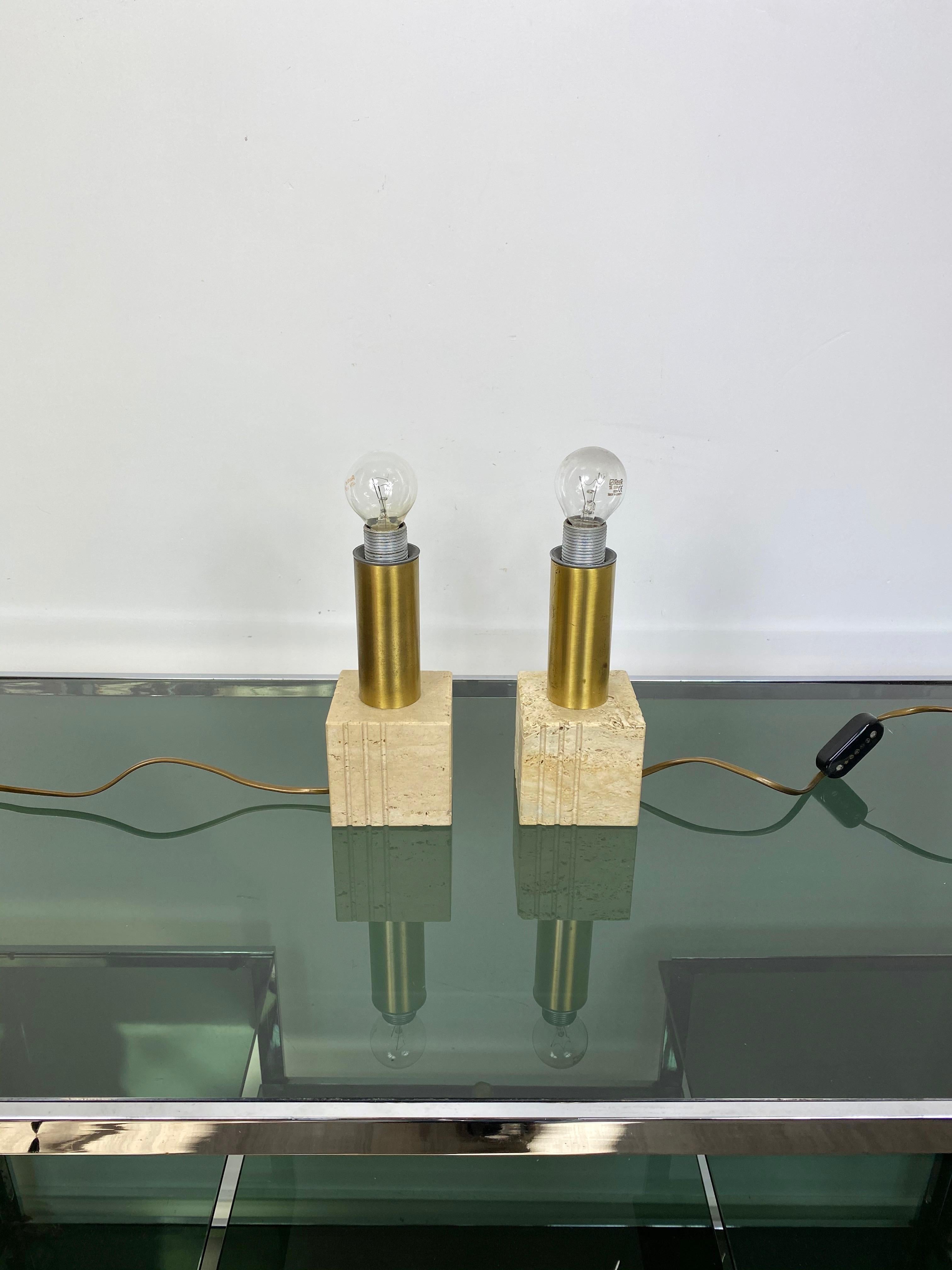 Pair of Travertine Marble and Brass Table Lamp by Fratelli Mannelli Italy 1970s In Good Condition For Sale In Rome, IT