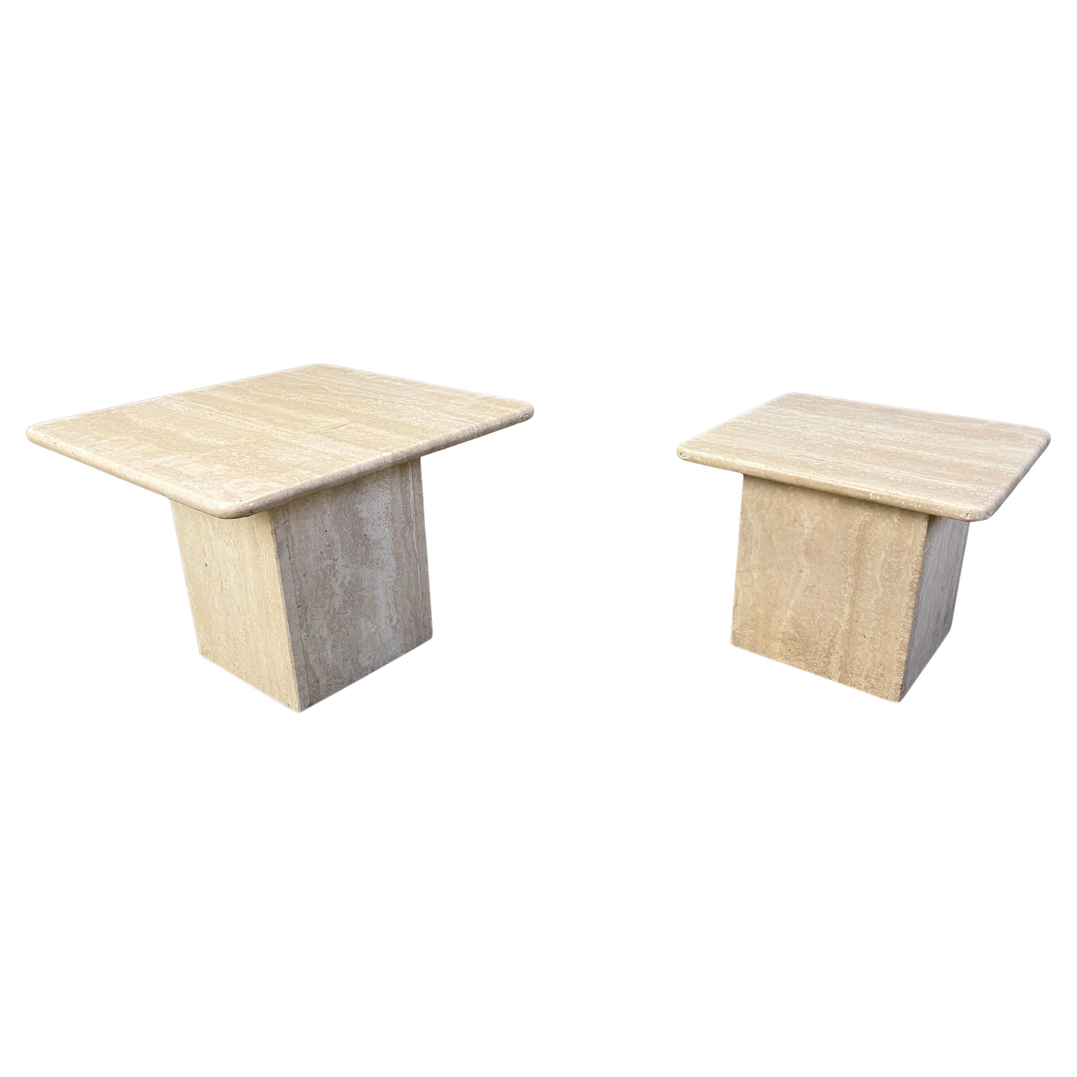 Paire de tables gigognes ou d'appoint en travertin, années 1970 en vente