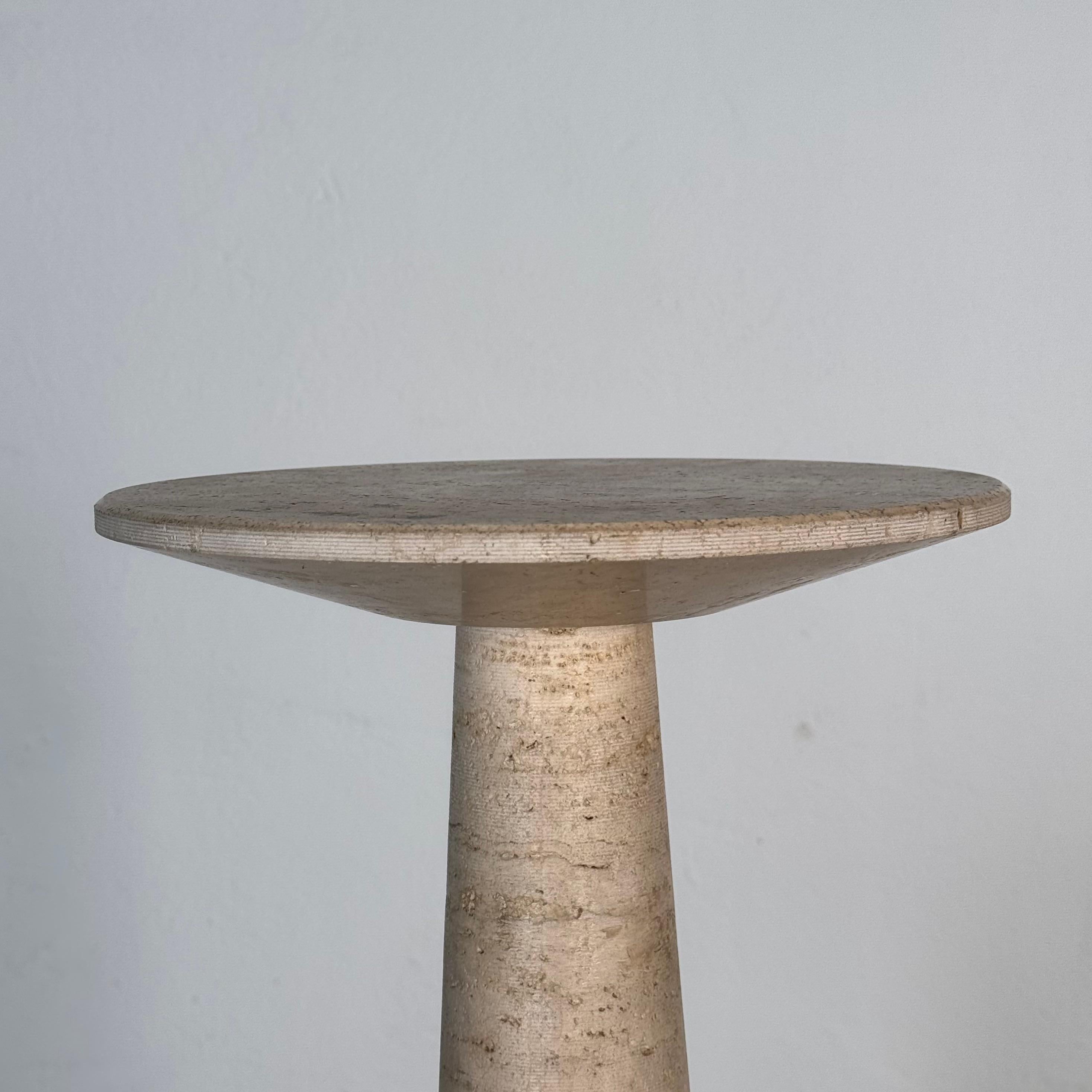 Fin du 20e siècle Paire de socles en travertin attribués à Angelo Mangiarotti pour Up & Up, années 1970 en vente