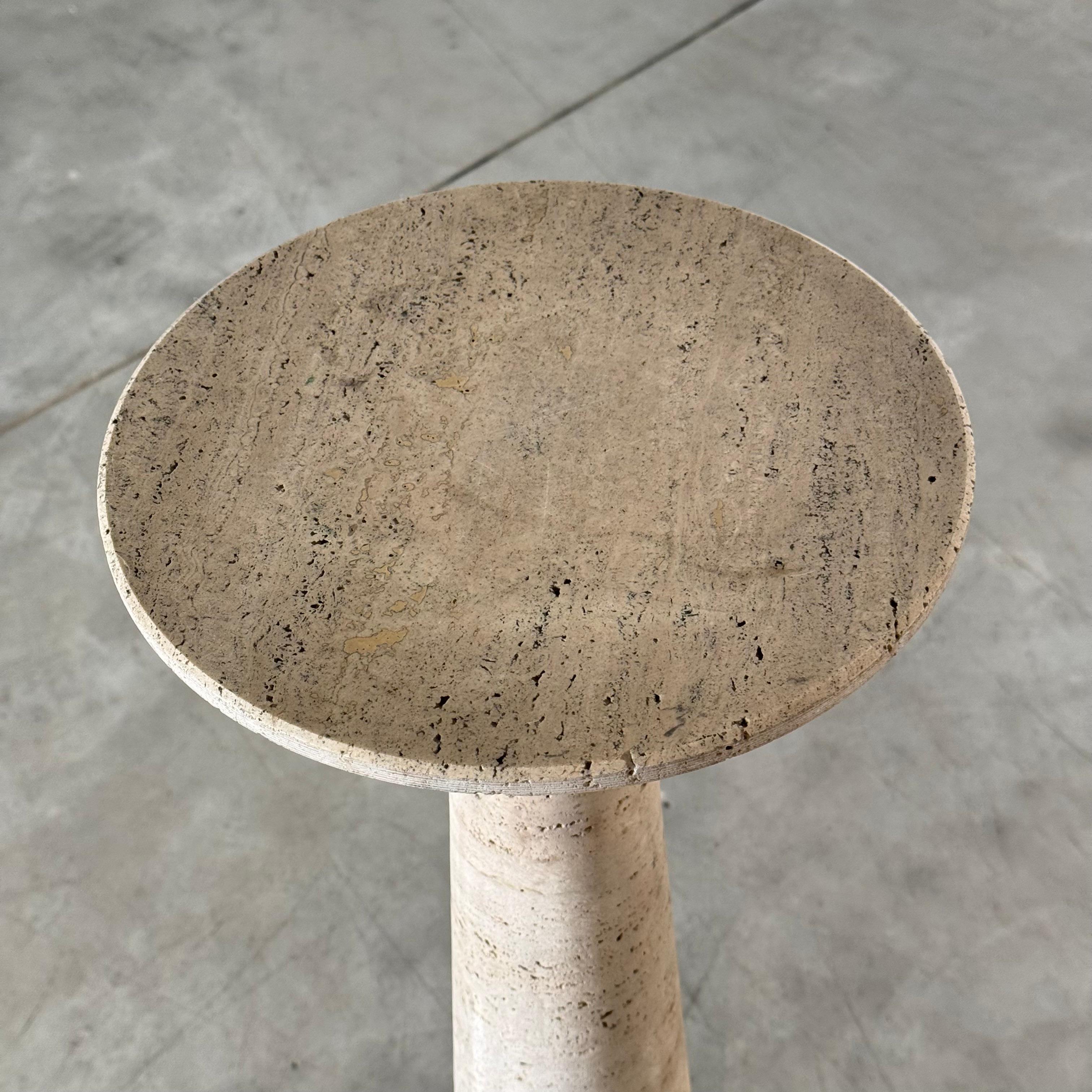 Paire de socles en travertin attribués à Angelo Mangiarotti pour Up & Up, années 1970 en vente 1