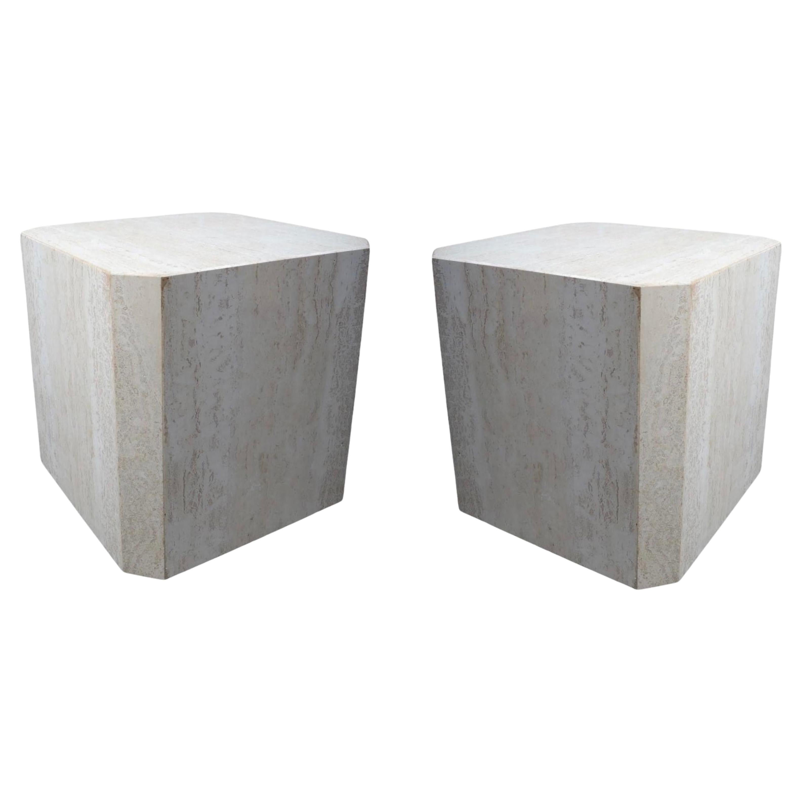 Pair of Travertine Square Cube Post Modern side end tables nightstands in vendita