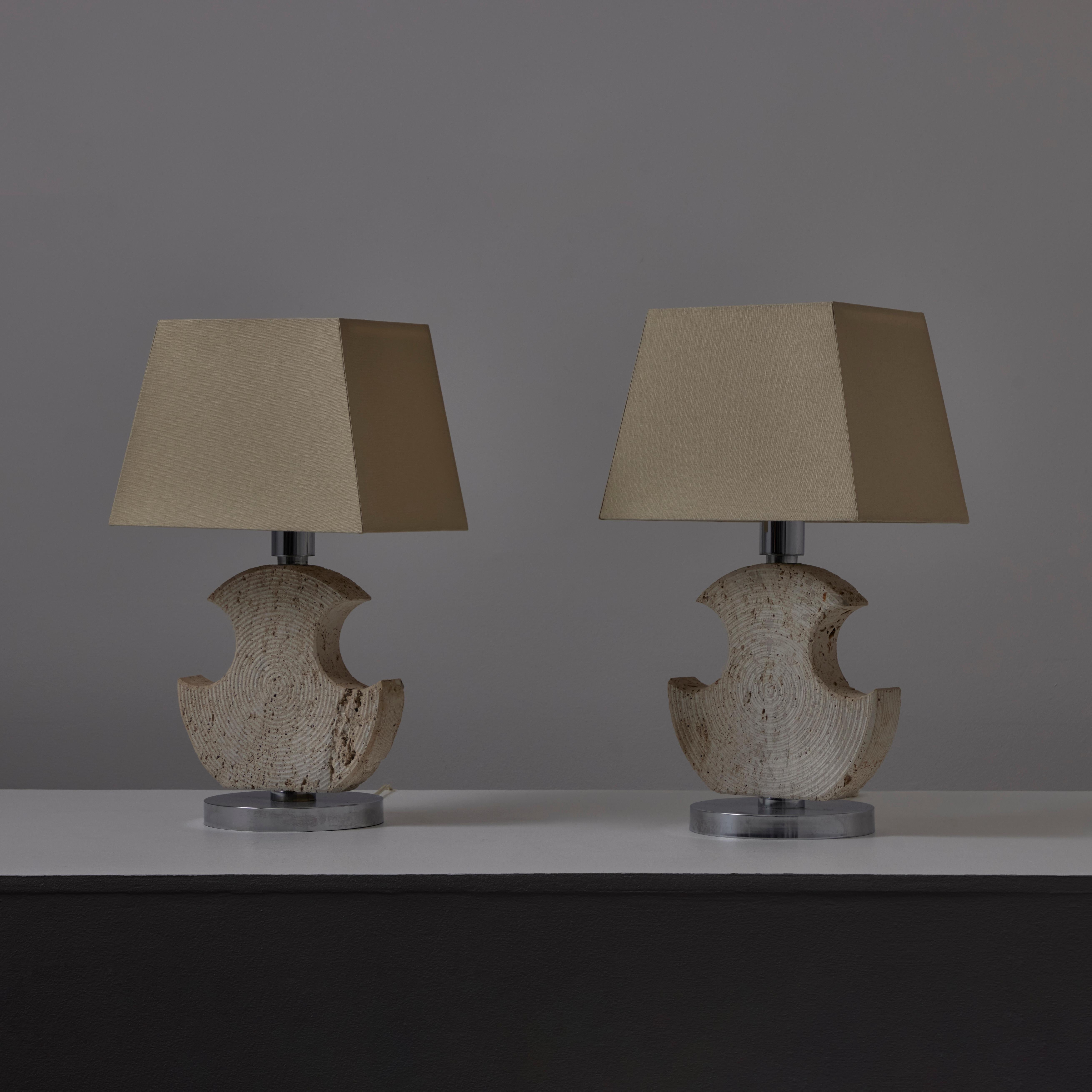 Ein Paar Tischlampen aus Travertin von Studio CE. VA Mailand (Moderne der Mitte des Jahrhunderts) im Angebot