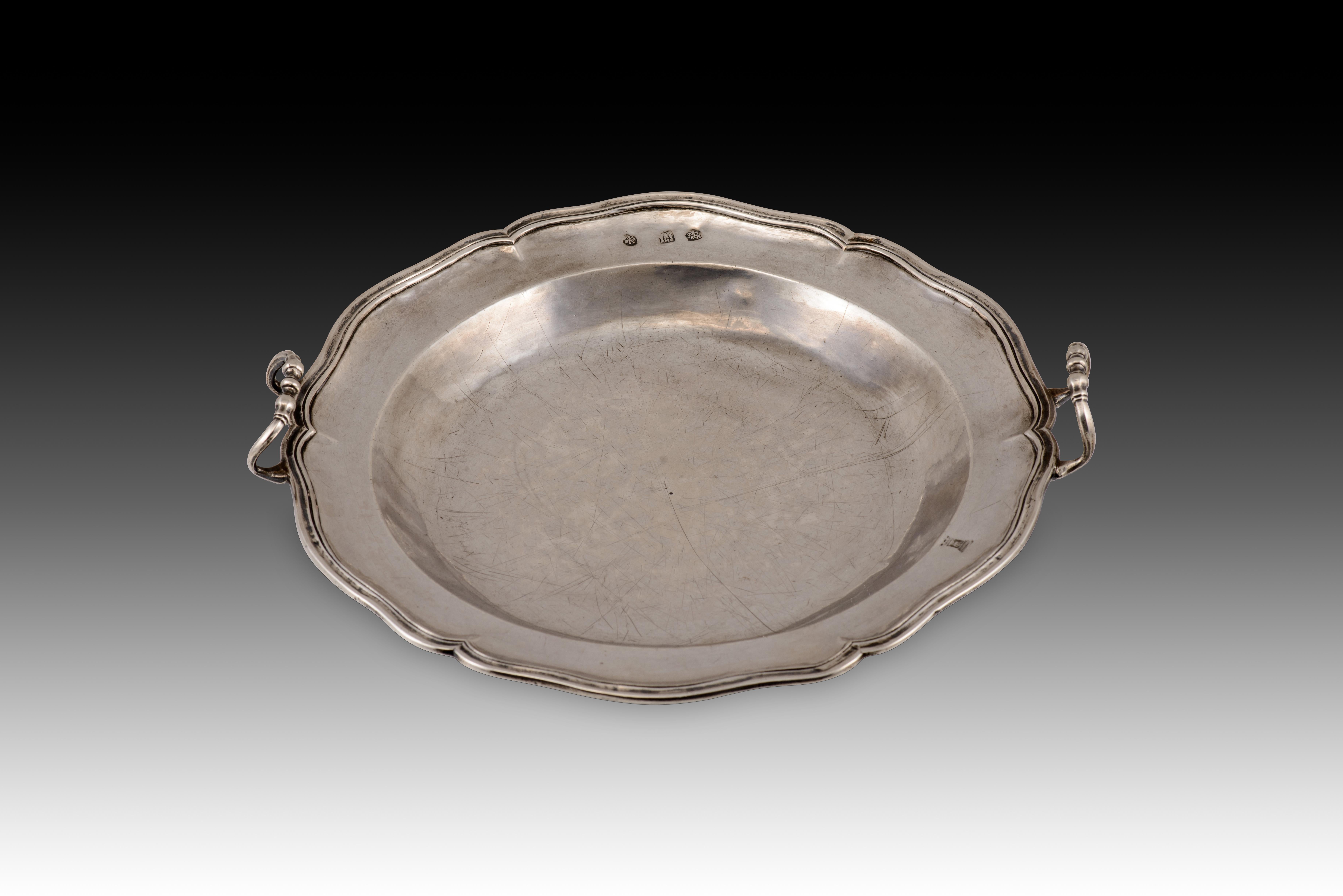 Pair of trays. Silver. GONZÁLEZ DE LA CUEVA, Diego (assayer). Mexico City, secon For Sale 1