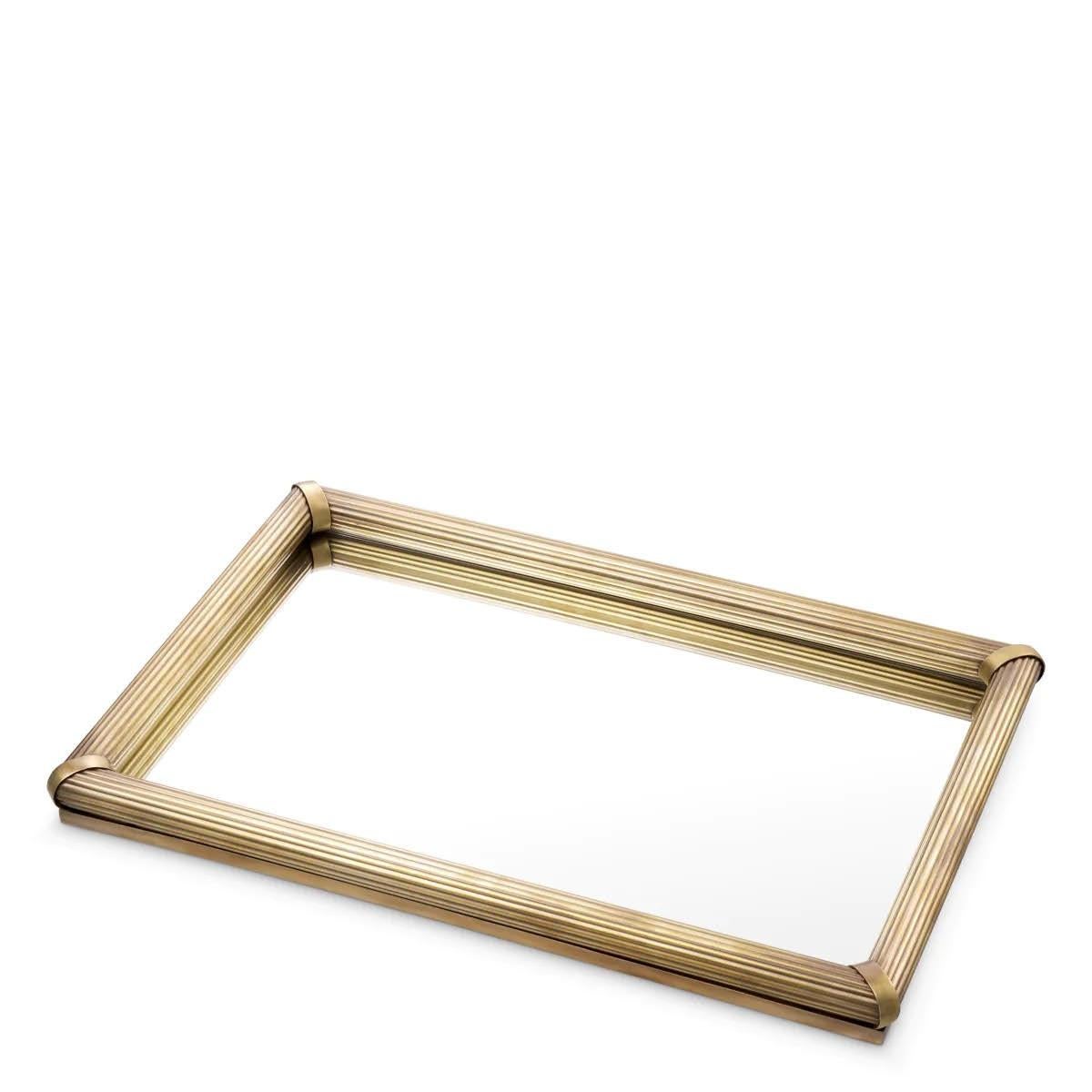 Français Pair of Trays, Vintage Brass Finish, an Iconic Piece that Exudes Sophistication. en vente
