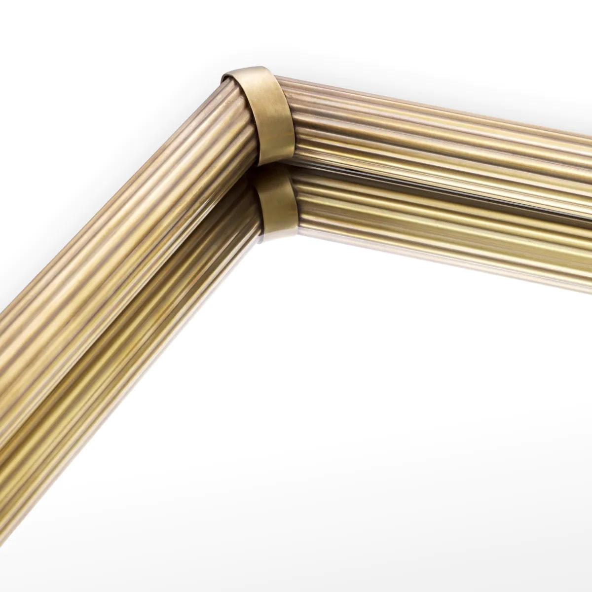 XXIe siècle et contemporain Pair of Trays, Vintage Brass Finish, an Iconic Piece that Exudes Sophistication. en vente