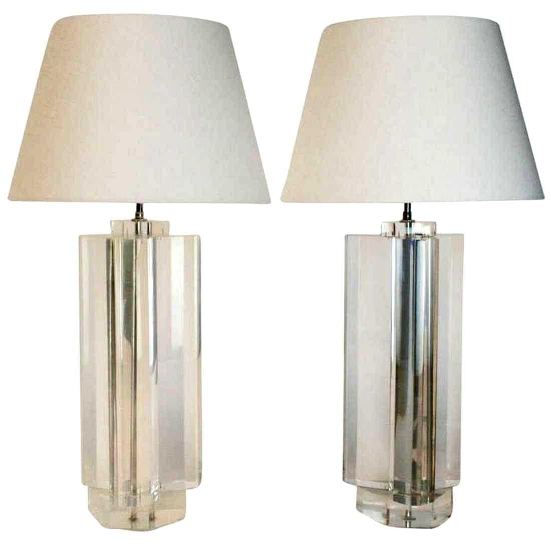 Pair of Trefoil Lucite Table Lamps by Les Prismatiques For Sale