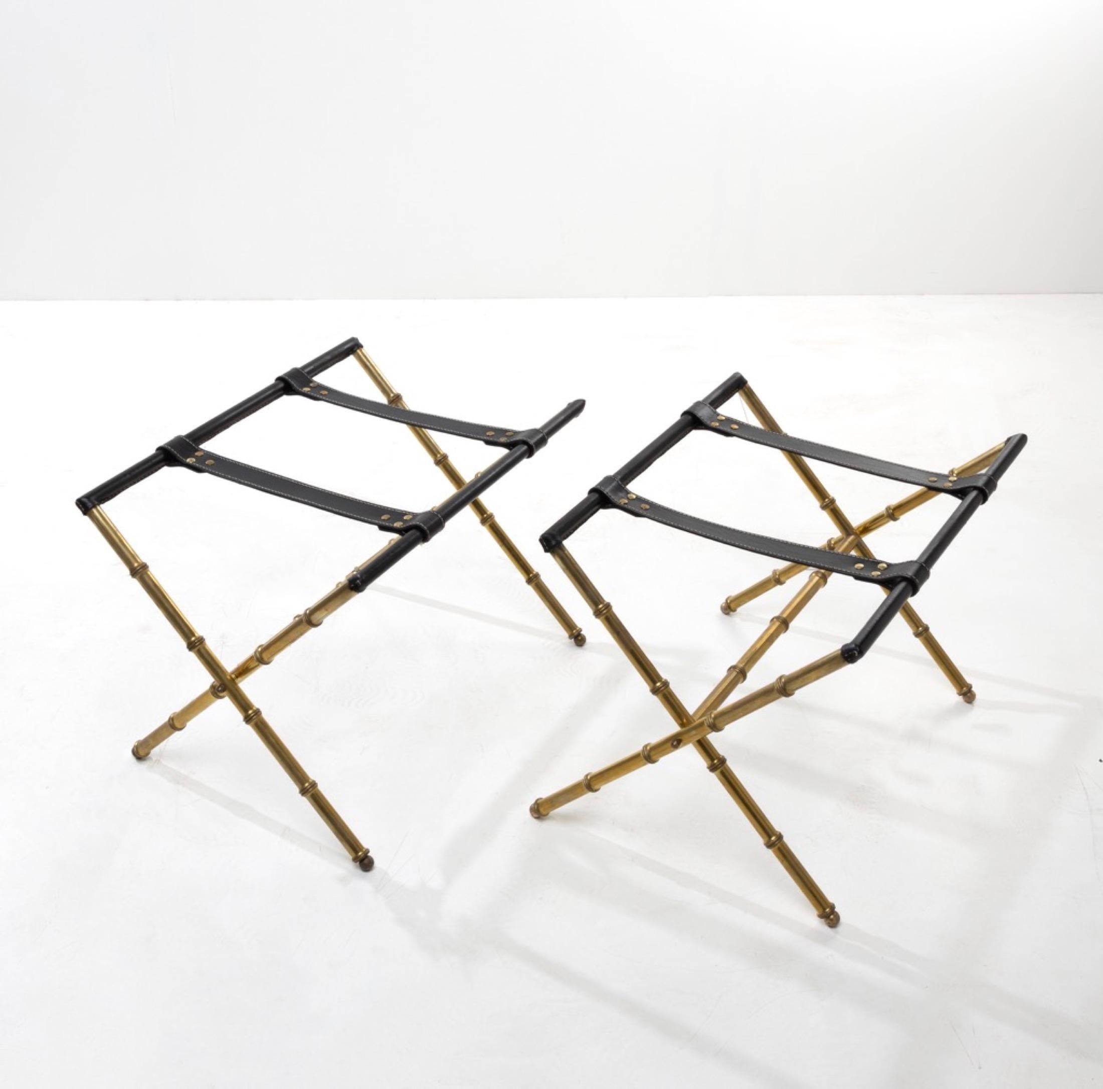 Originally designed by Jacques Adnet to accommodate one or more suitcases, these trestles can also be used as a support for a tray or arranged in pairs as coffee table legs.
They are entirely made of solid copper, (Jacques Adnet and the Compagnie