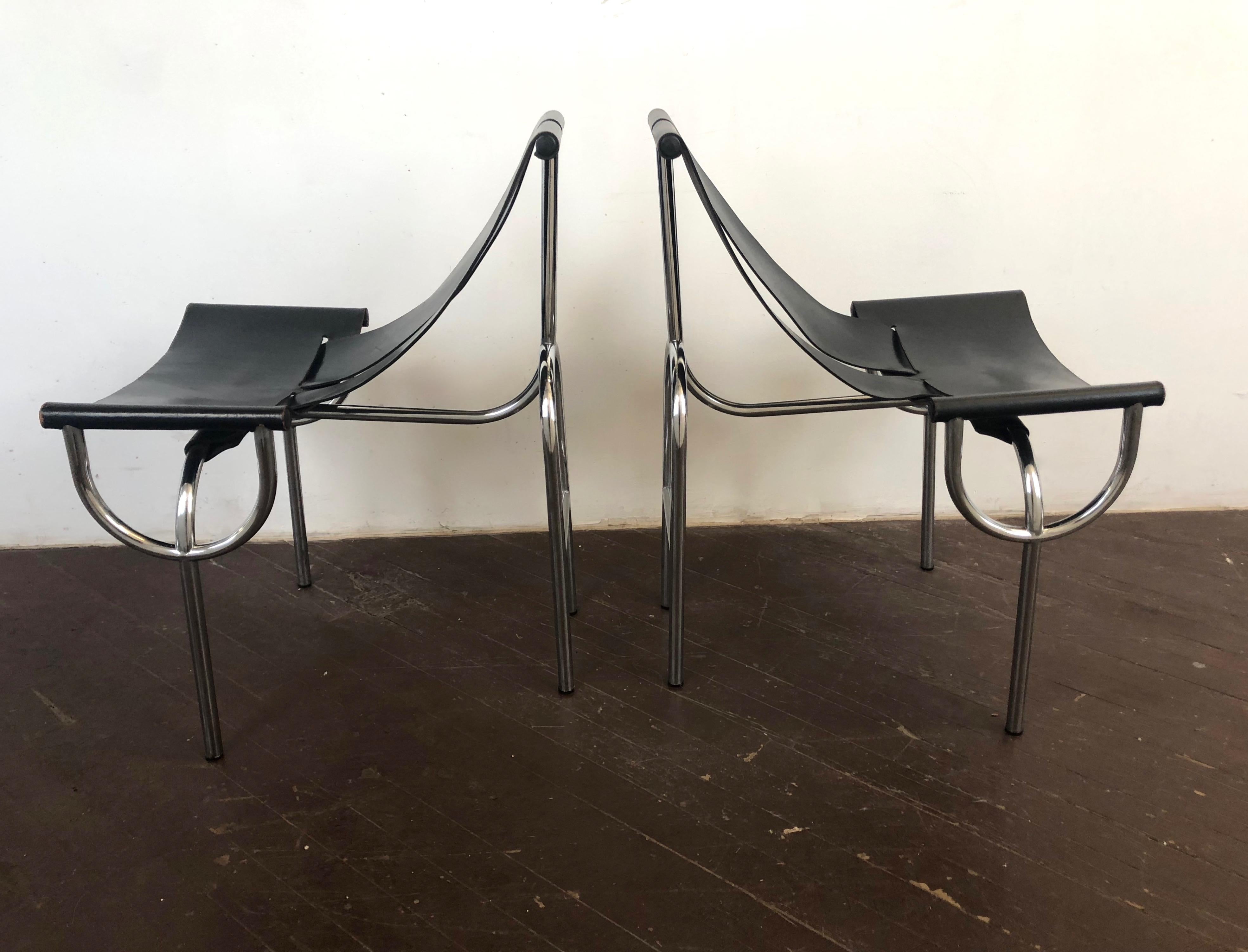 Original pair of black leather TRI 15 chairs designed in 1968 by architects Roberto Gabetti and Aimaro Isola with U-shaped detailed legs and frame in tubular chrome plated steel.