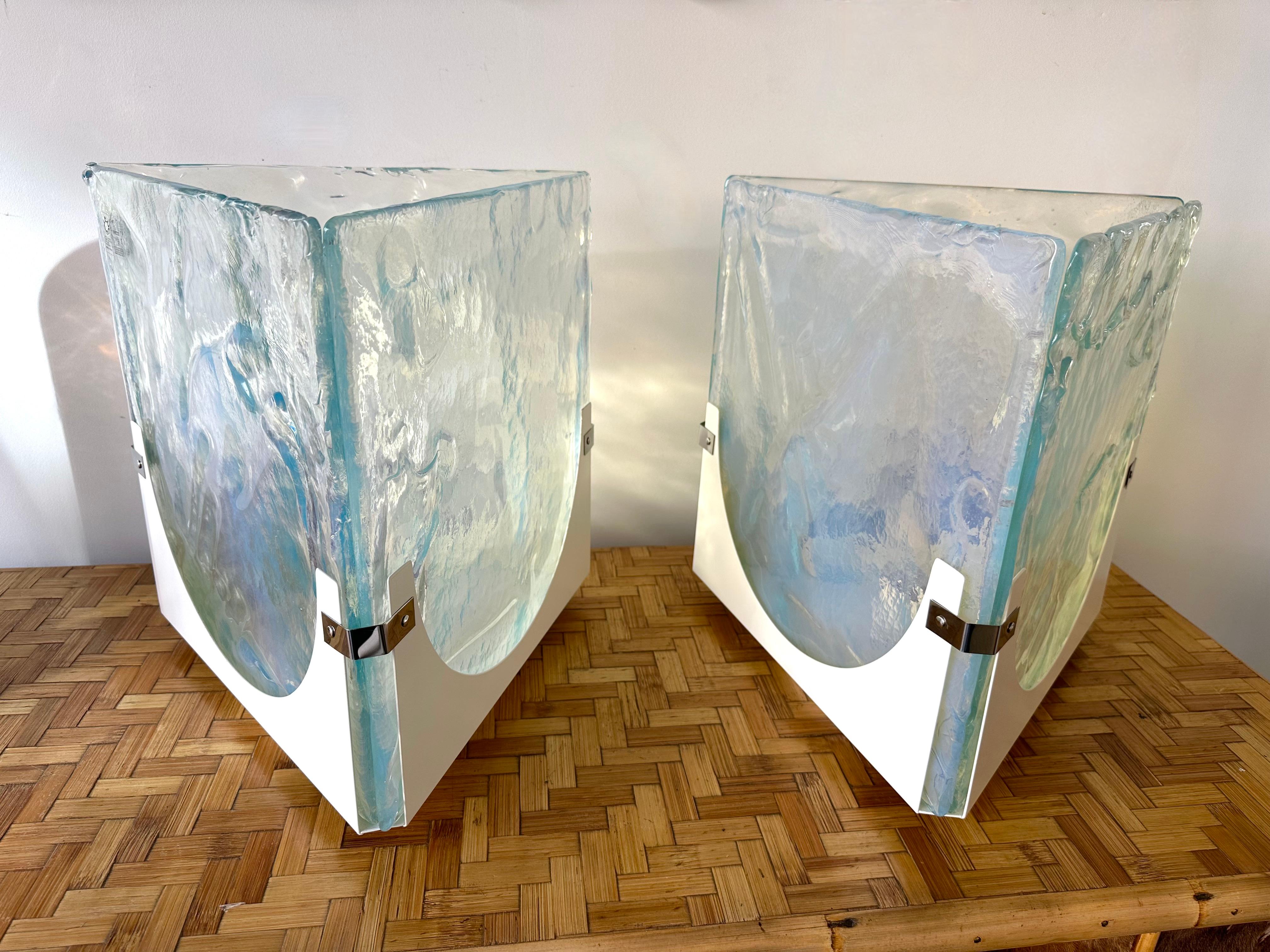 Late 20th Century Pair of Triangle Lamps Opalescent Murano Glass by Leucos, Italy, 1980s For Sale