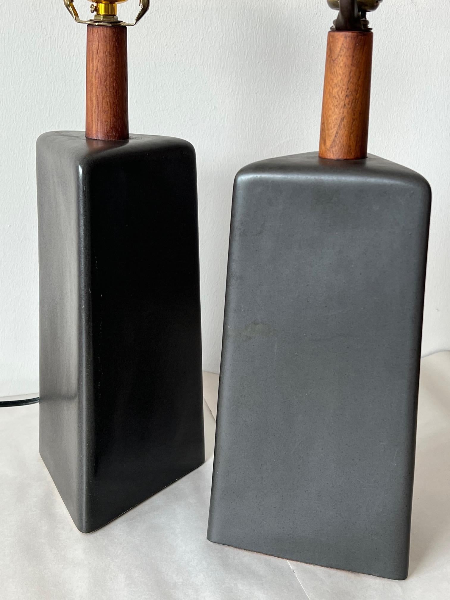 Pair of Triangular Black Lamps by Martz For Sale 3