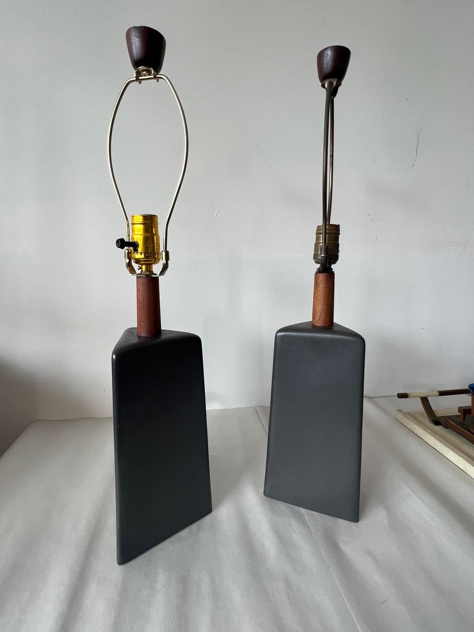 Pair of Triangular Black Lamps by Martz For Sale 2