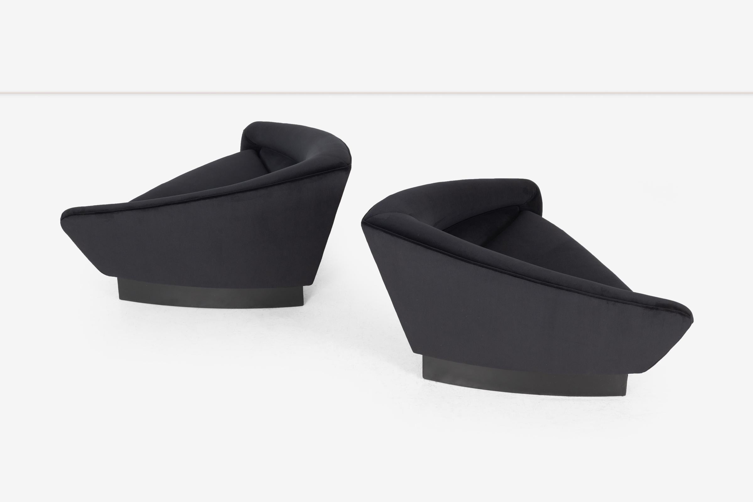 Paire de chaises longues triangulaires dans le style d'Adrian Pearsall Bon état - En vente à Chicago, IL