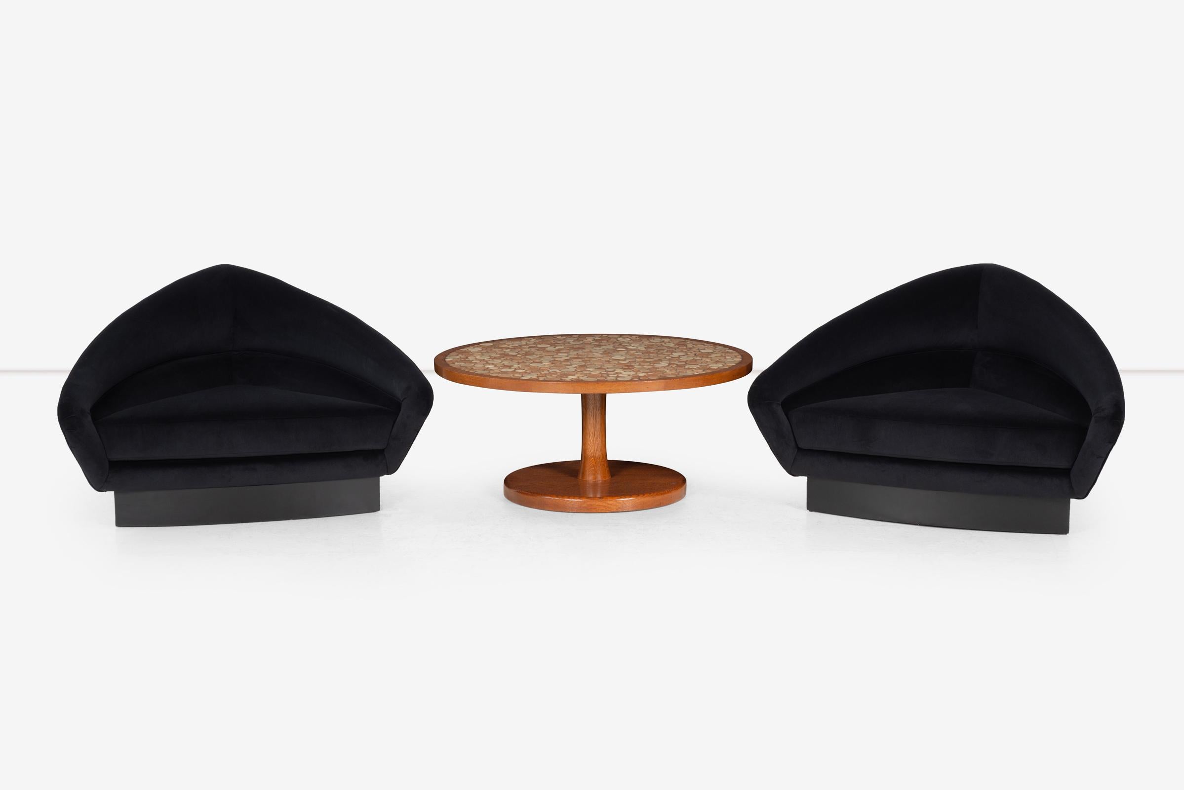 Velours Paire de chaises longues triangulaires dans le style d'Adrian Pearsall en vente