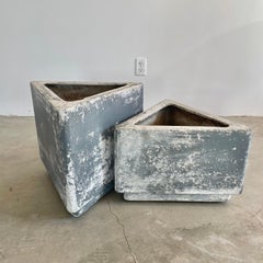 Pareja de jardineras triangulares de Willy Guhl, años 60, Suiza