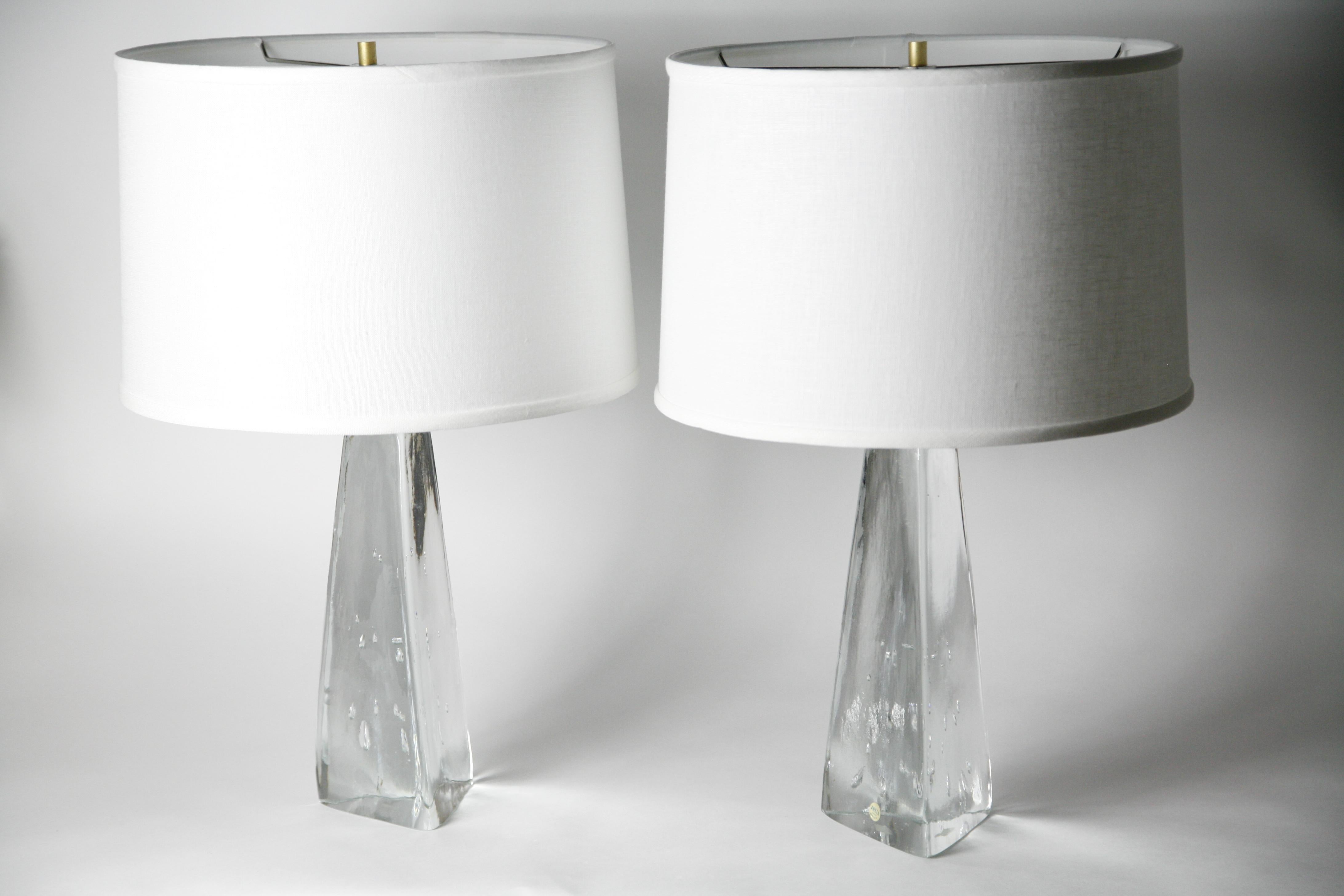 Pair of Triangular Solid Clear Aneta Lamps, Sweden, 1980 3