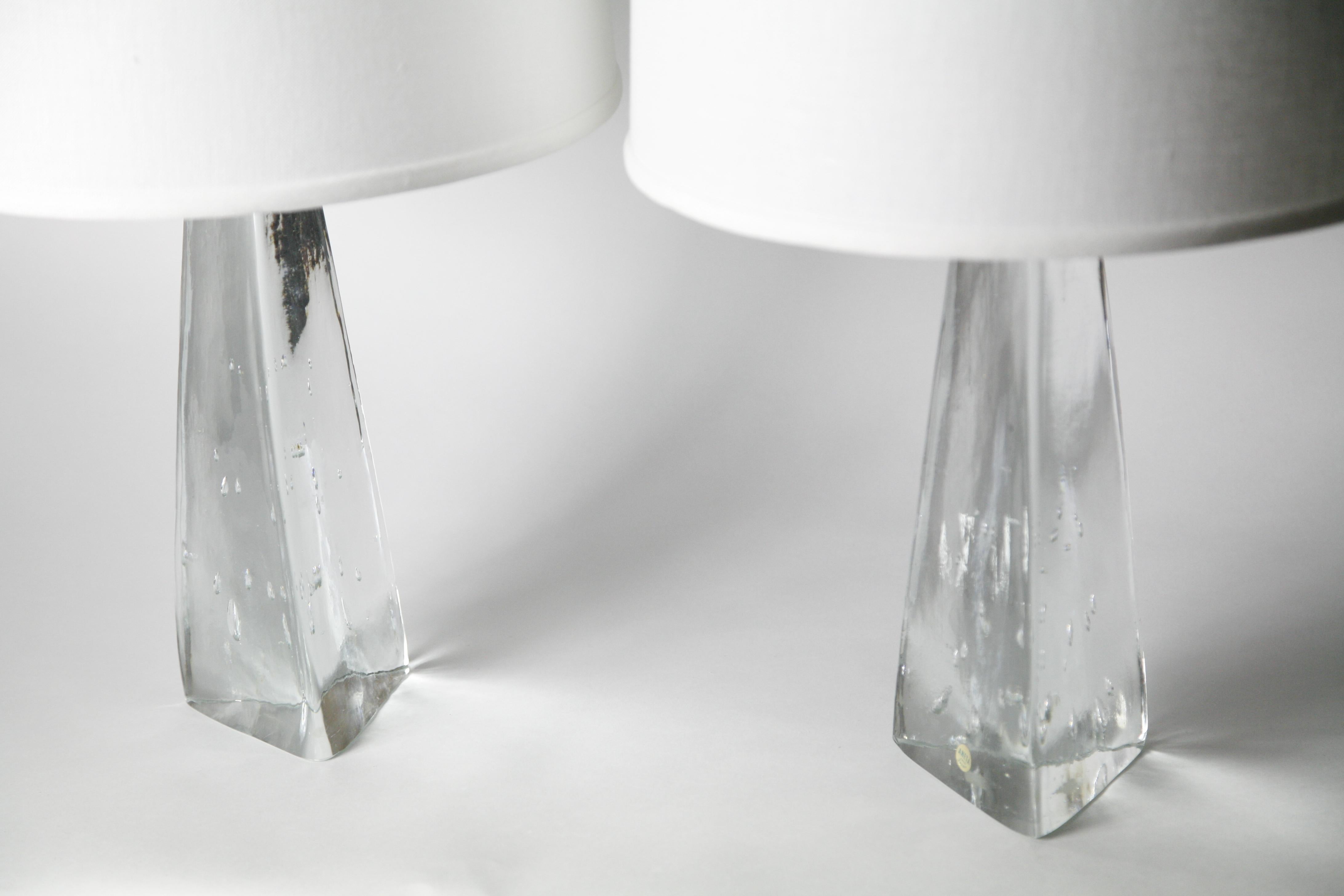 Pair of Triangular Solid Clear Aneta Lamps, Sweden, 1980 4