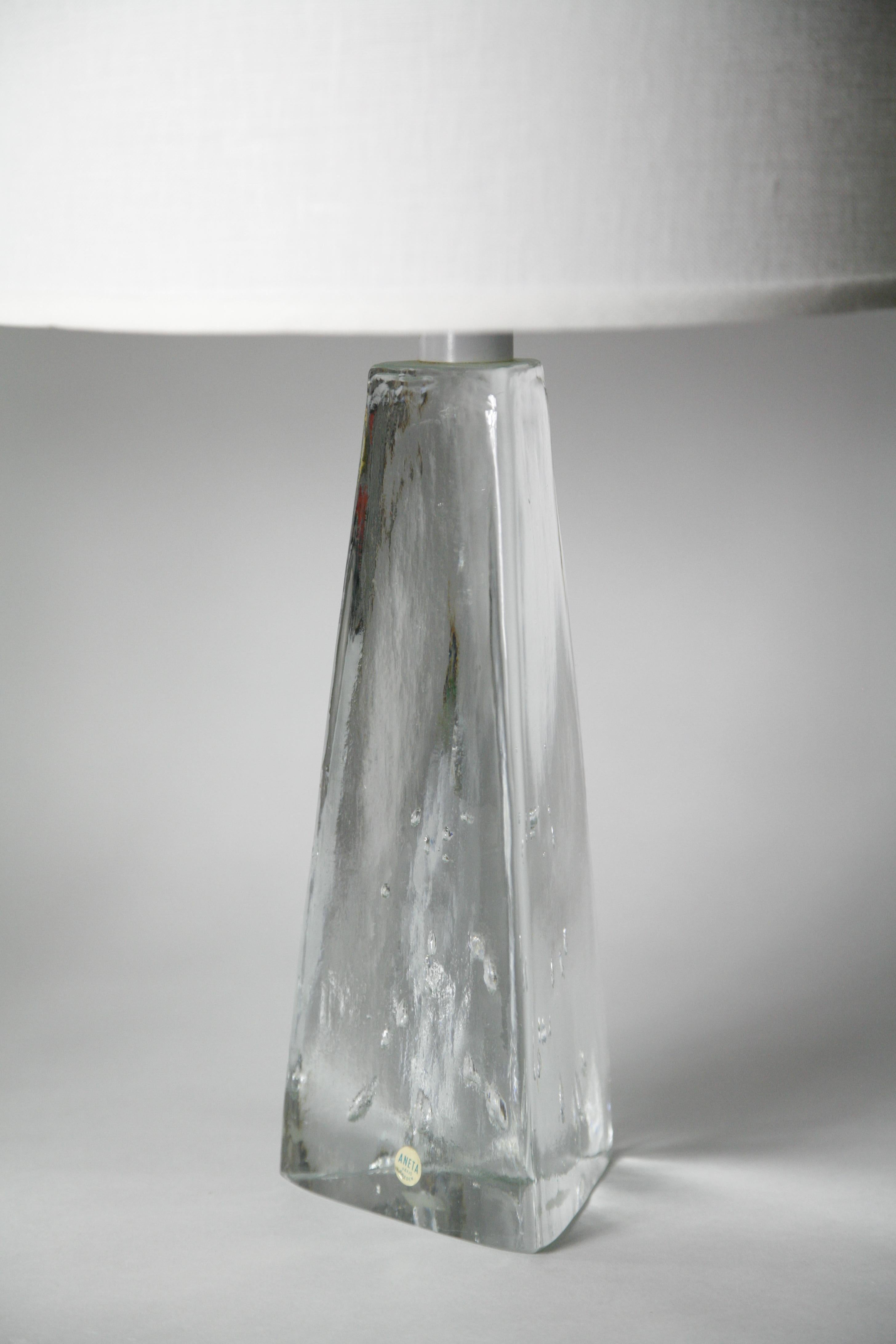 Pair of Triangular Solid Clear Aneta Lamps, Sweden, 1980 5