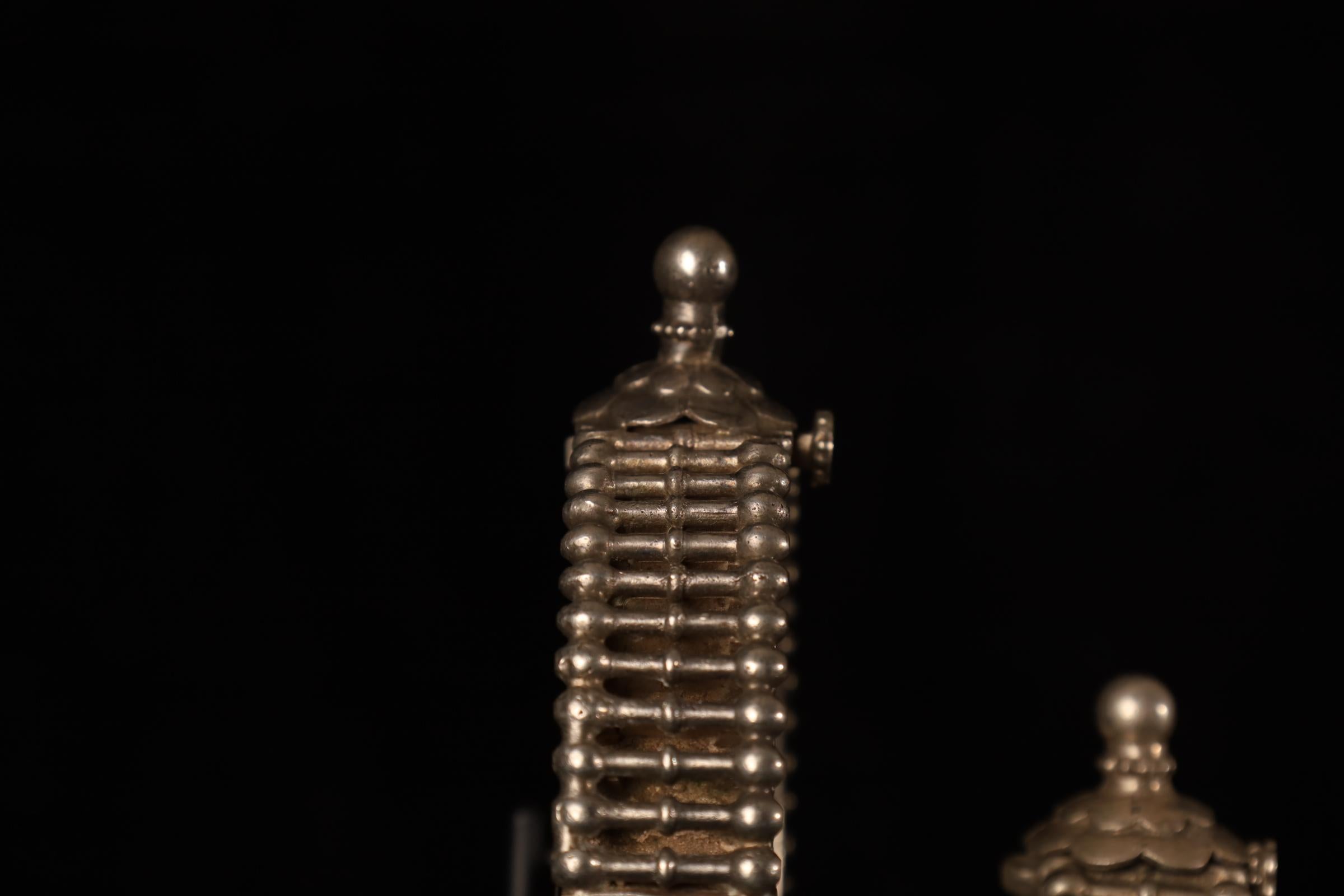 Pair of Tribal Silver Bracelets, India, 19th Century (74 and 67 g) en vente 8