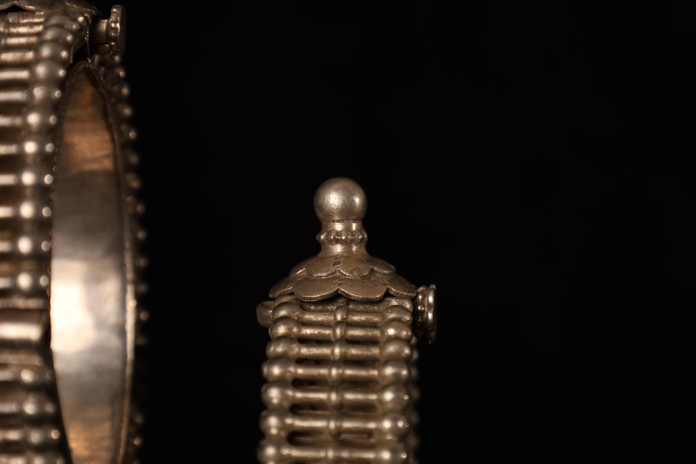 Pair of Tribal Silver Bracelets, India, 19th Century (74 and 67 g) en vente 9