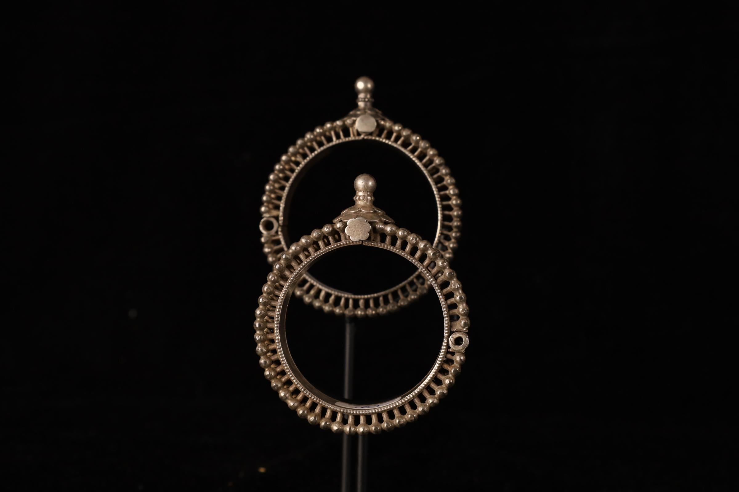 Pair of Tribal Silver Bracelets, India, 19th Century (74 and 67 g) en vente 2